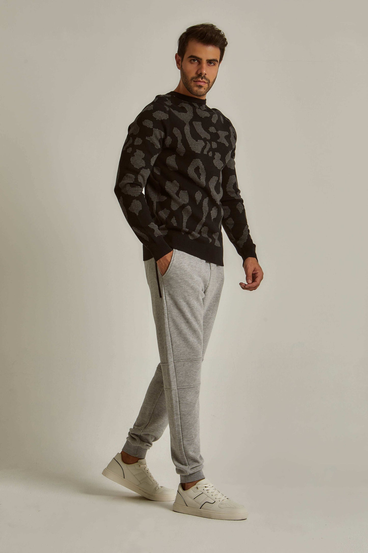 Men Regular Fit Pullover - Black