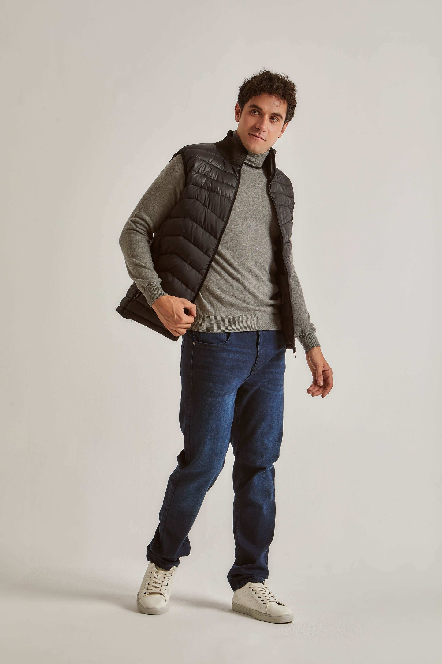 Men Regular Fit Vest - Black