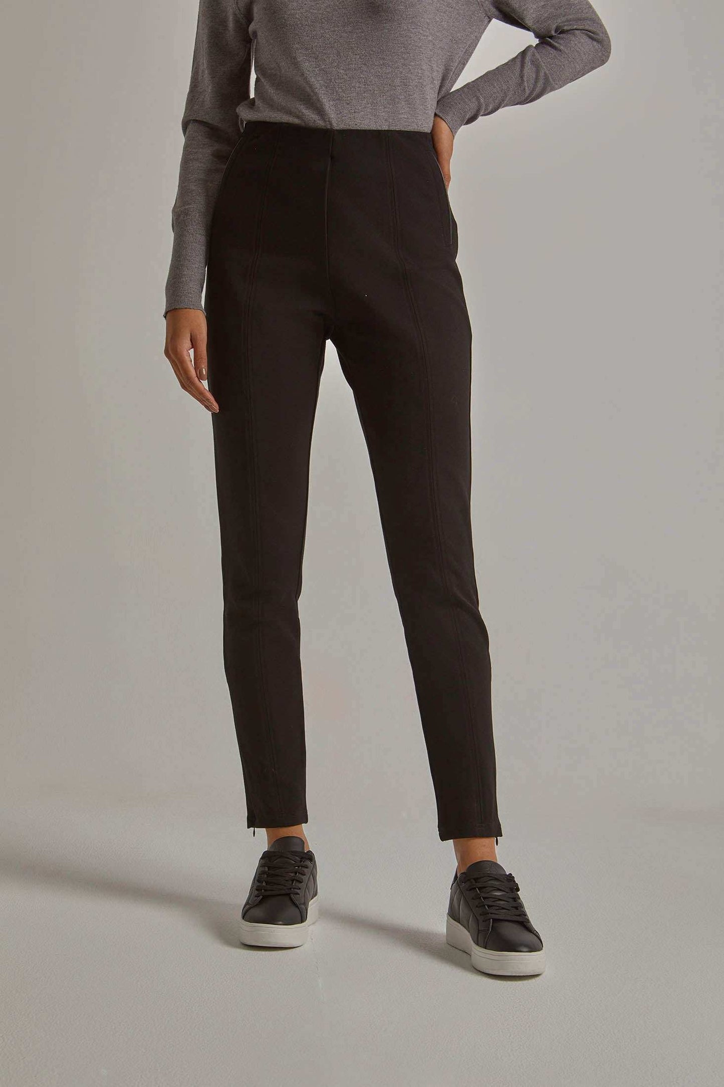 Women Regular Fit Pant - Black
