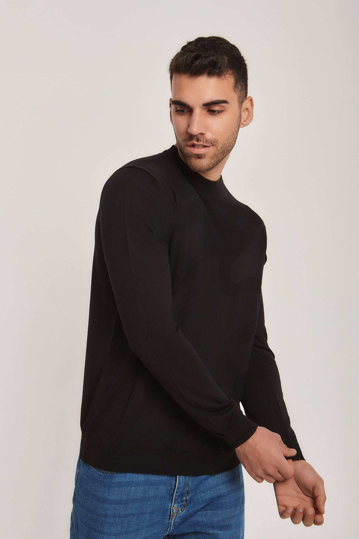 Men Regular Fit Pullover - Black