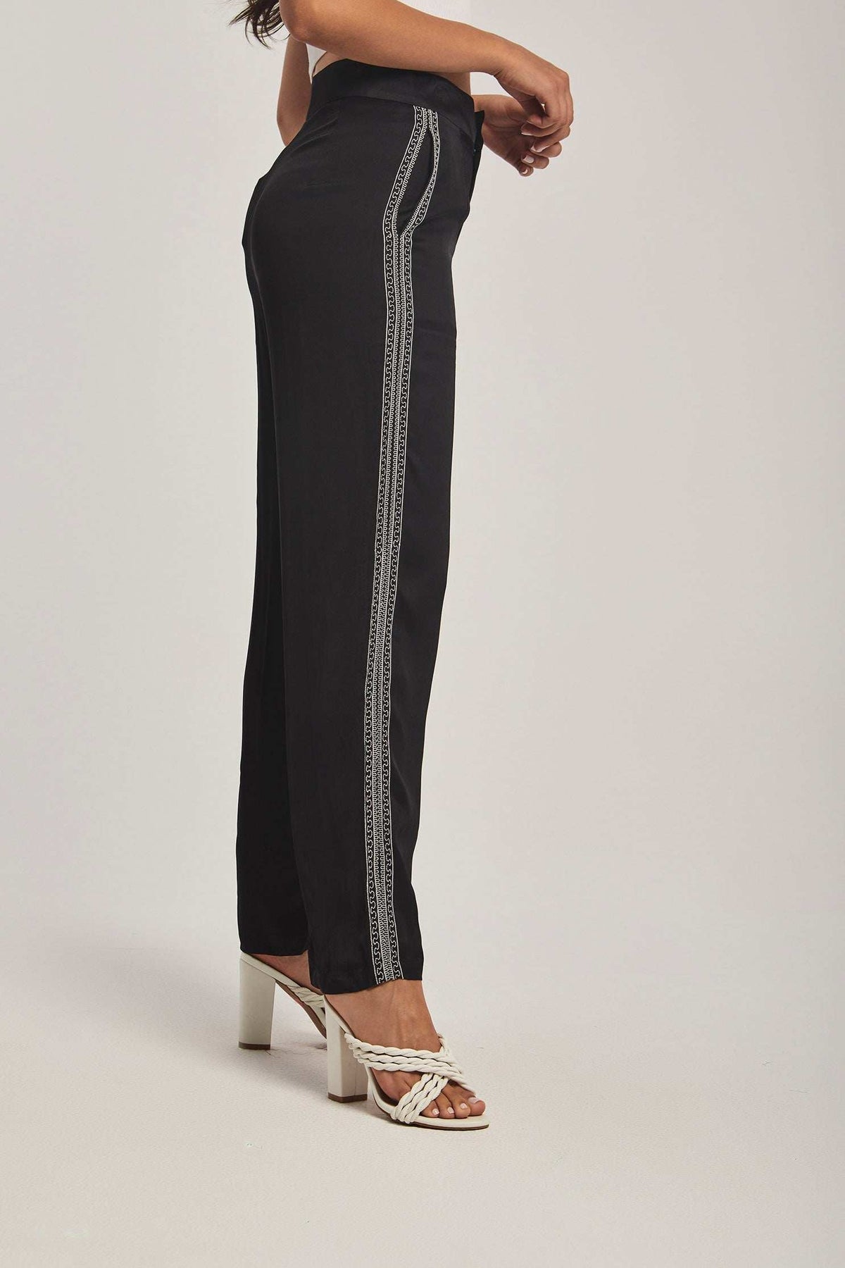 Women Regular Fit Pant - Black