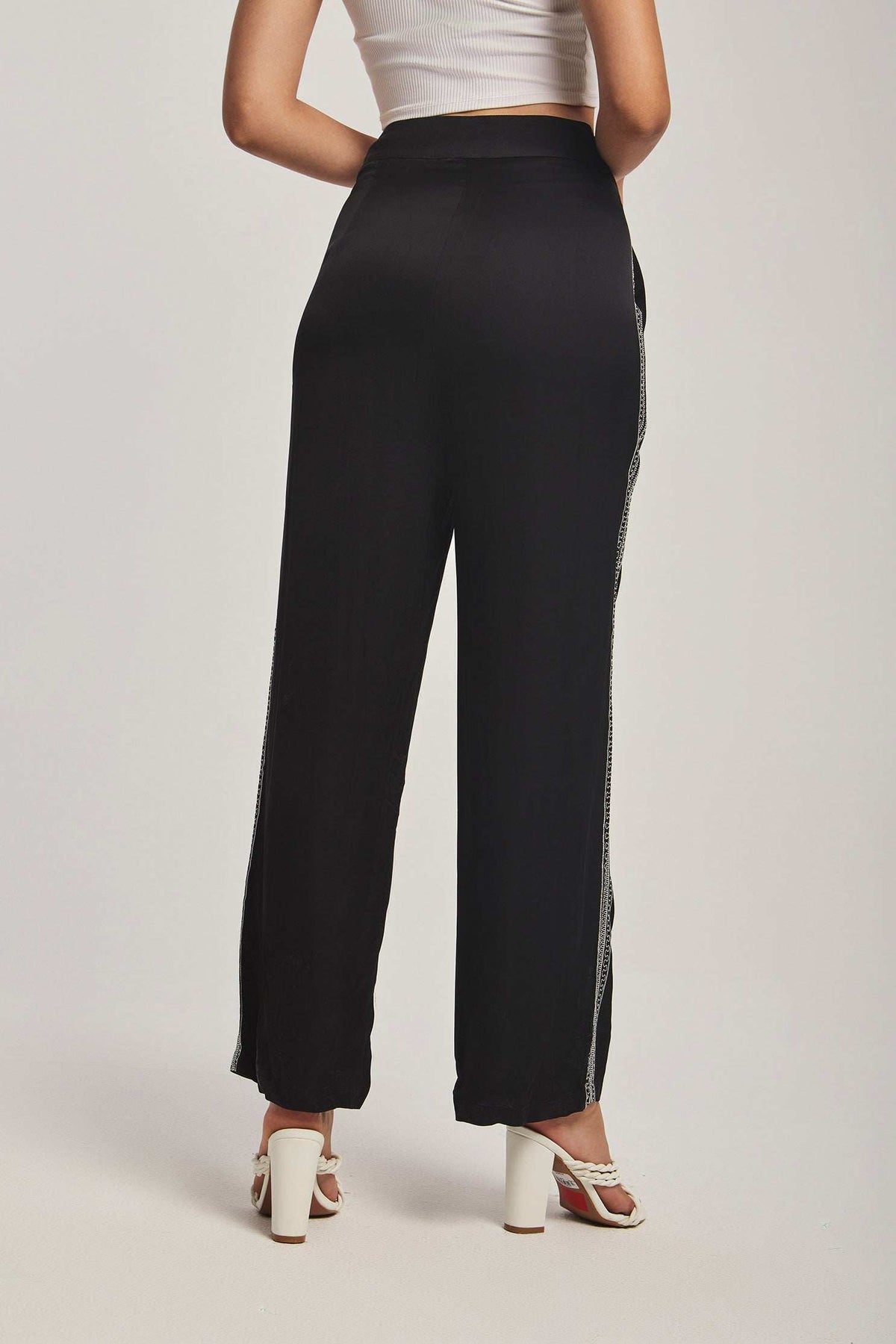 Women Regular Fit Pant - Black