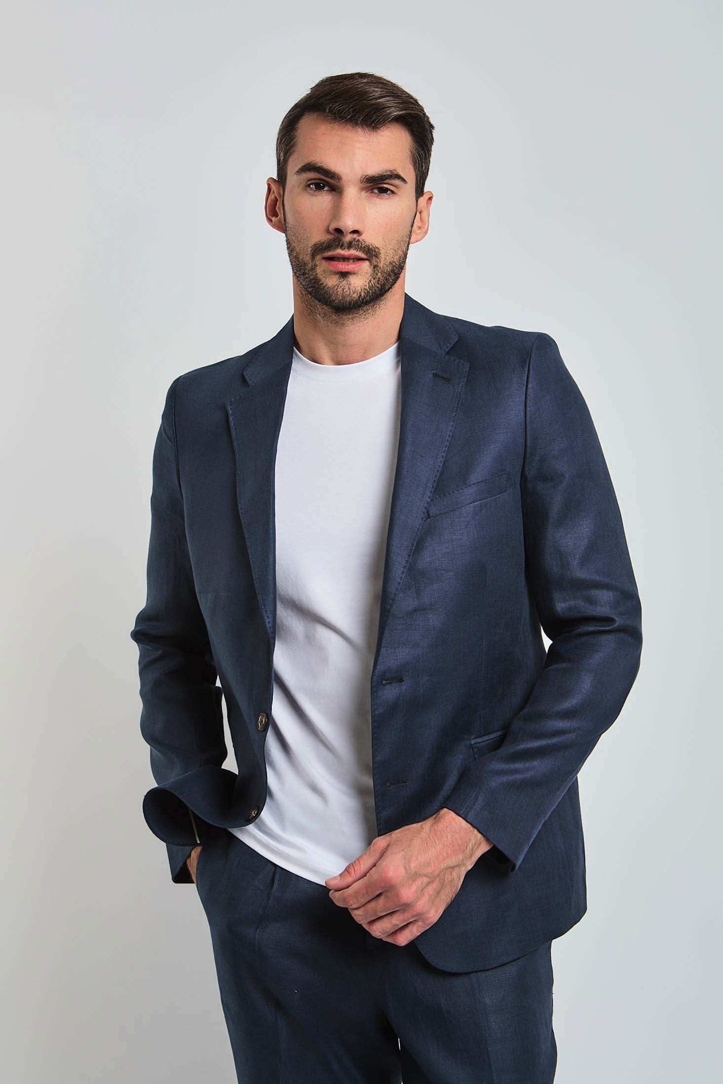 Dalydress men’s navy blazer with white t-shirt, modern urban fashion style
