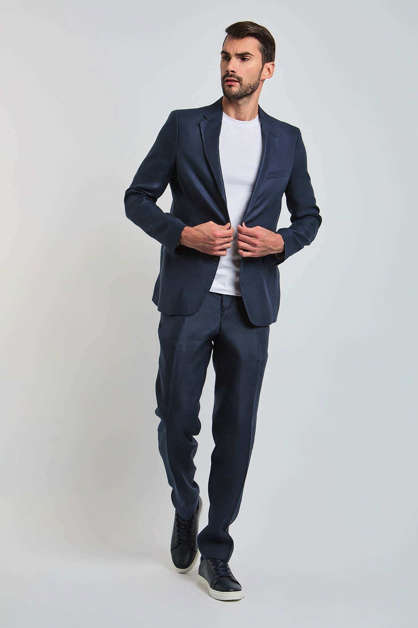 Dalydress men’s navy suit with white t-shirt and sneakers, urban casual style