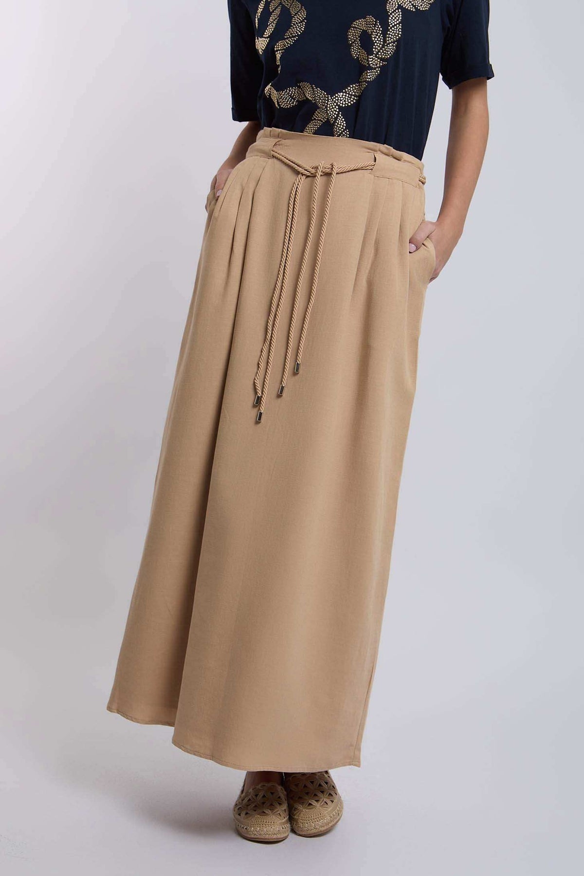 Woman wearing beige maxi skirt with rope belt, navy graphic top, Dalydress casual style