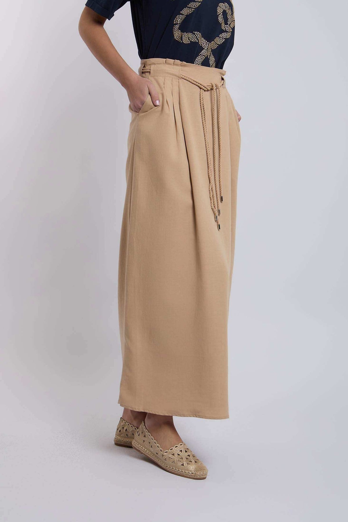 Dalydress women's beige high-waisted wide-leg pants with rope belt and woven loafers