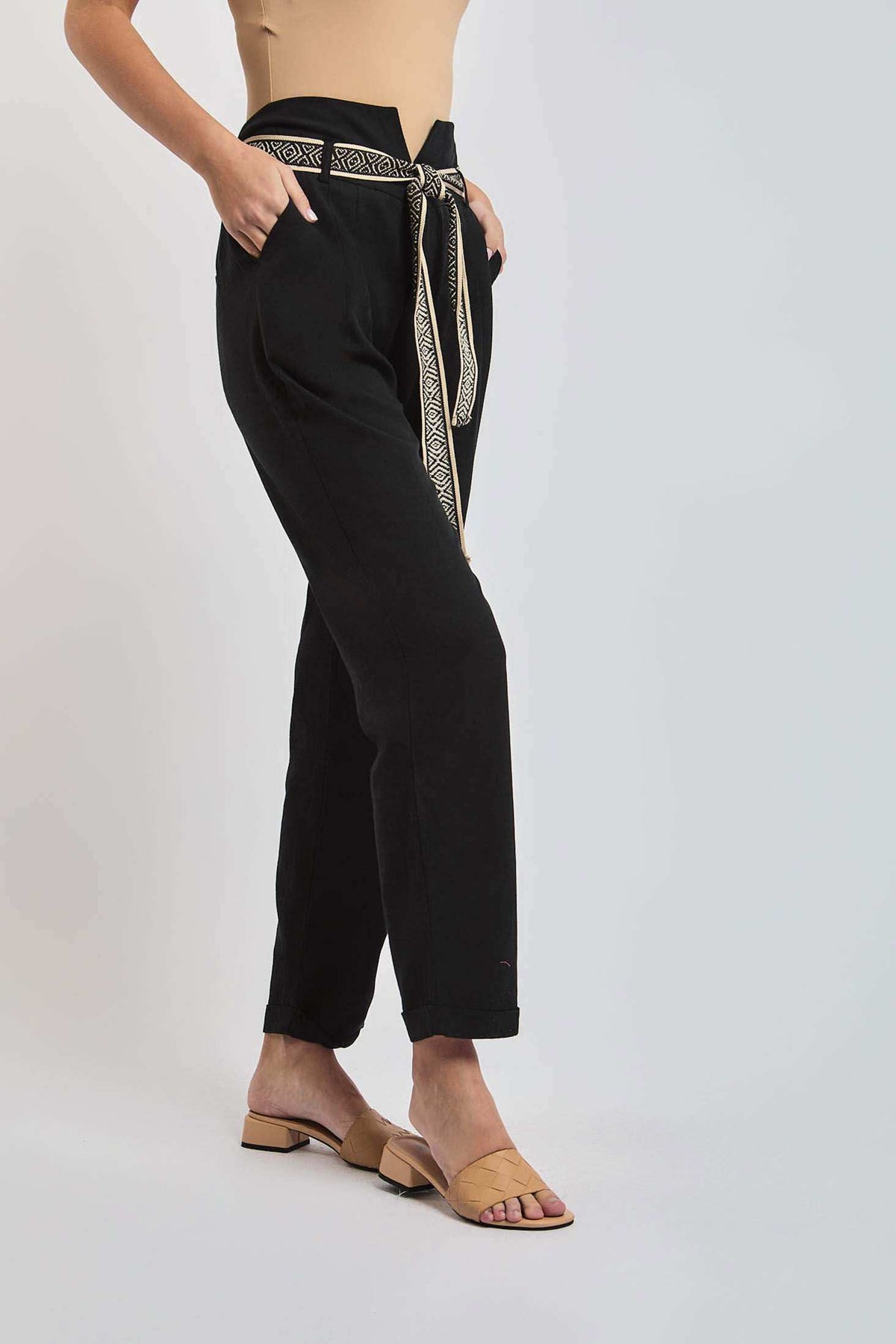 Dalydress women's black pants with patterned belt, side pockets, and tan sandals