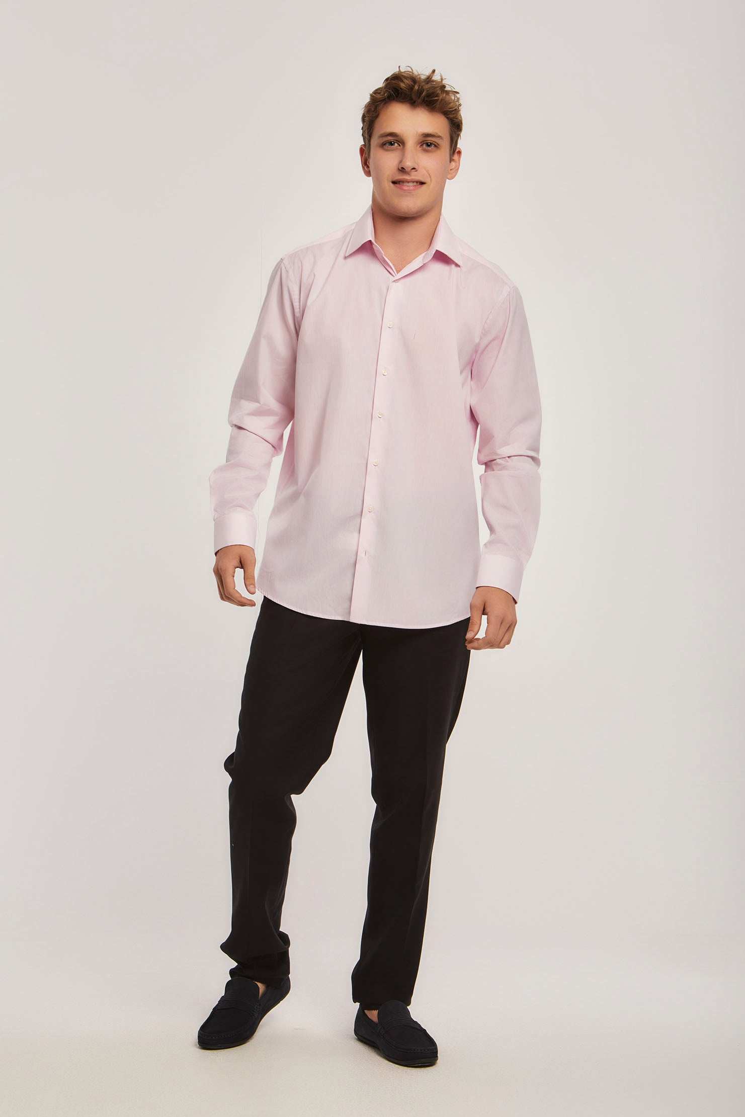 قميص كلاسيكي بأكمام طويلة وقصة عادية