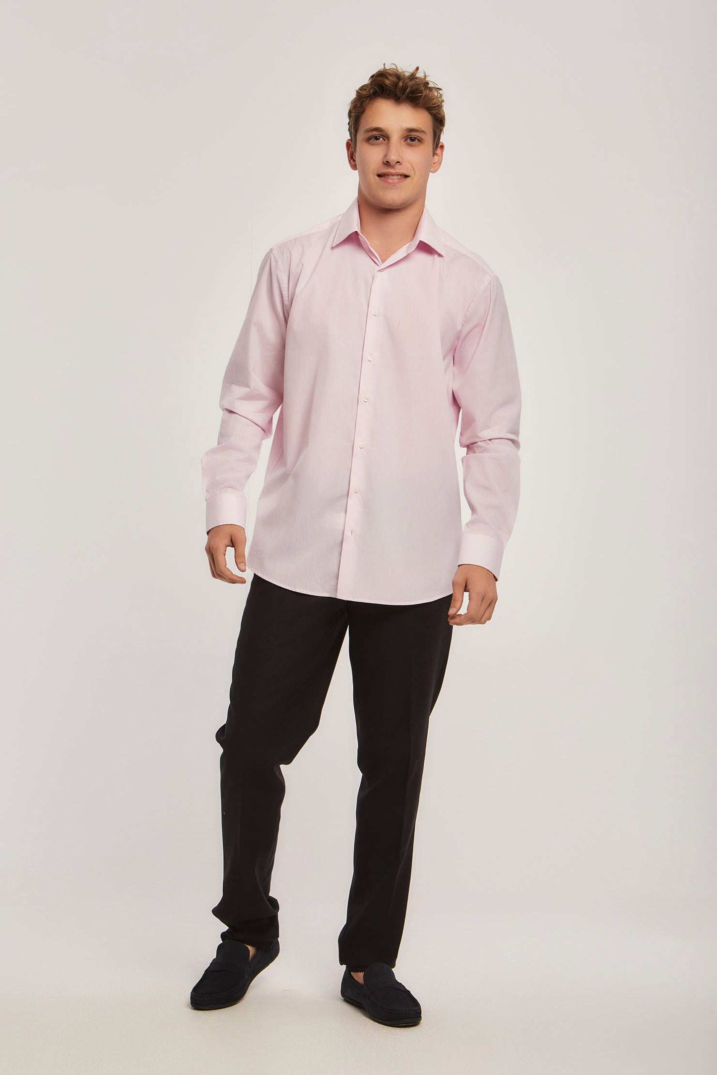 قميص كلاسيكي بأكمام طويلة وقصة عادية