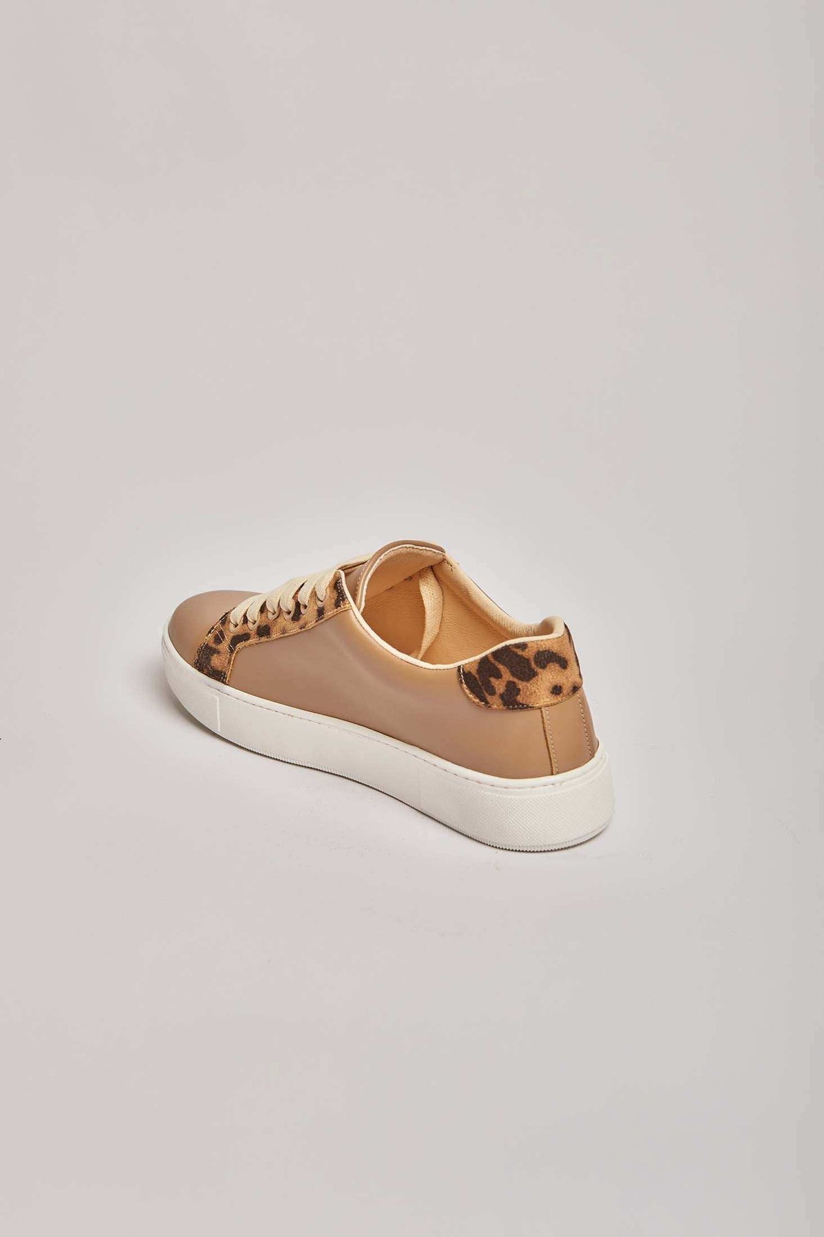 Women Shoes - Brown