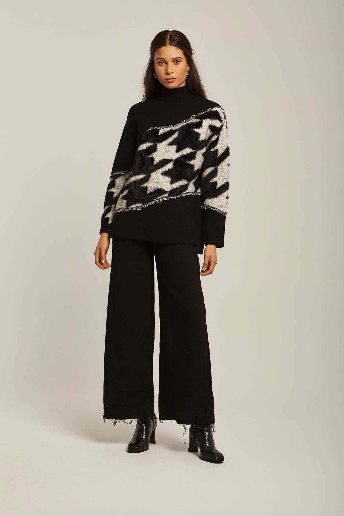 Women Regular Fit Pullover - Black