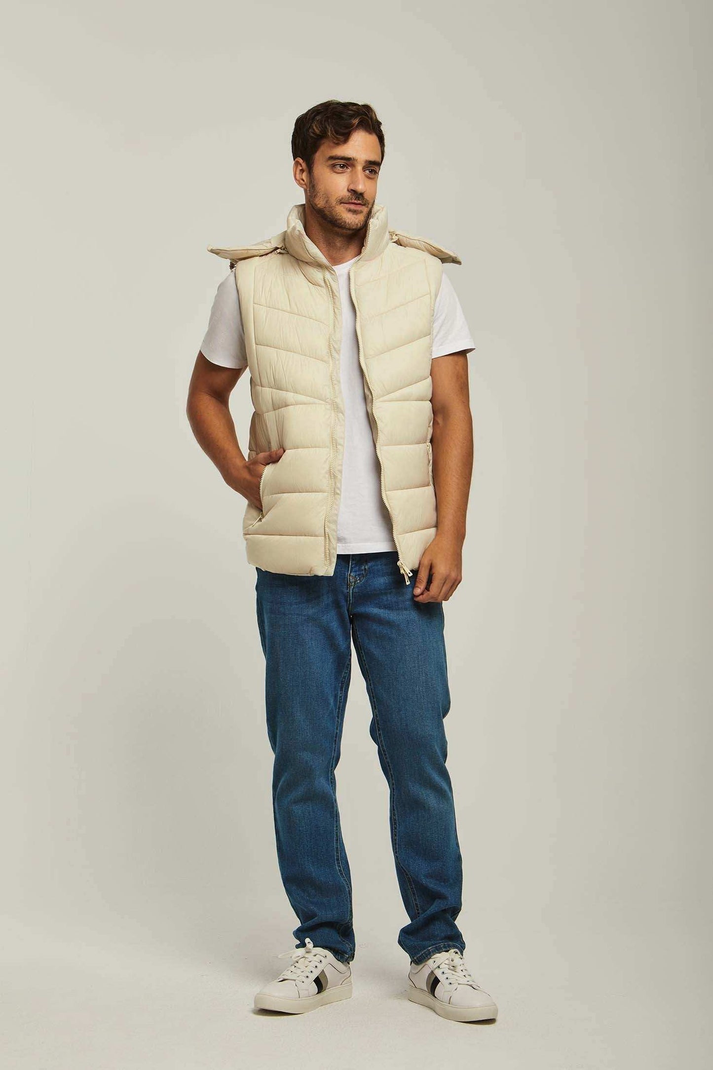 Men Regular Fit Vest - Brown