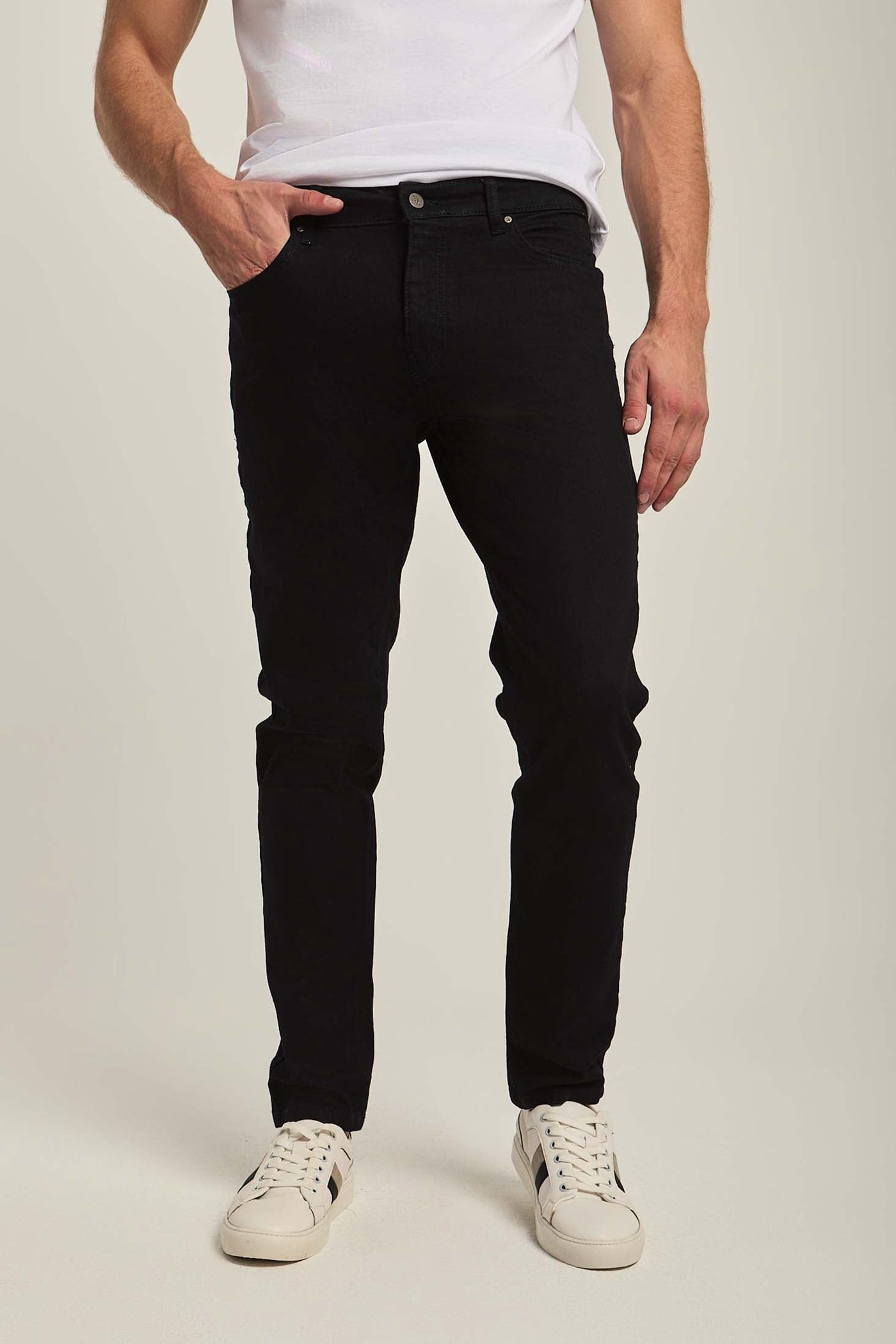 Men Slim Fit Tapered Leg  Jeans - Black