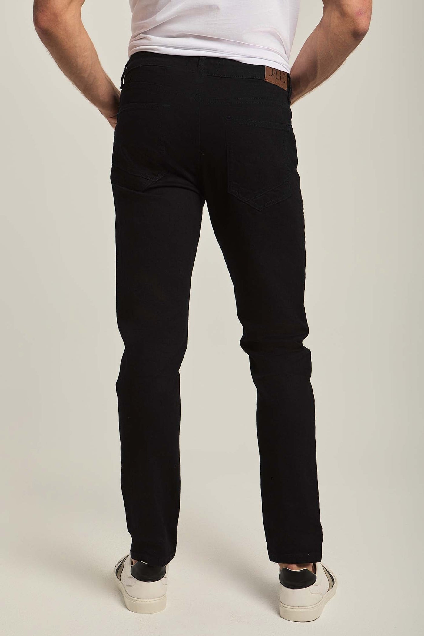 Men Slim Fit Tapered Leg  Jeans - Black