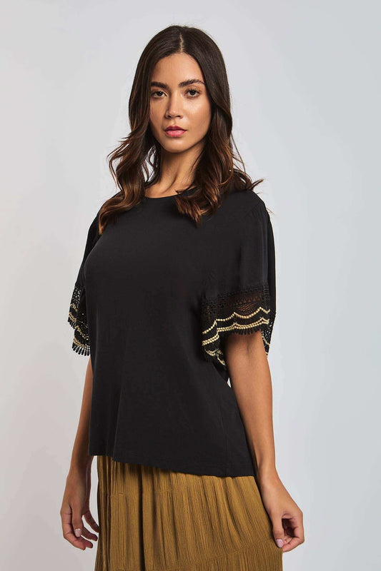 تي شيرت نسائي بقصّة عادية - أسود