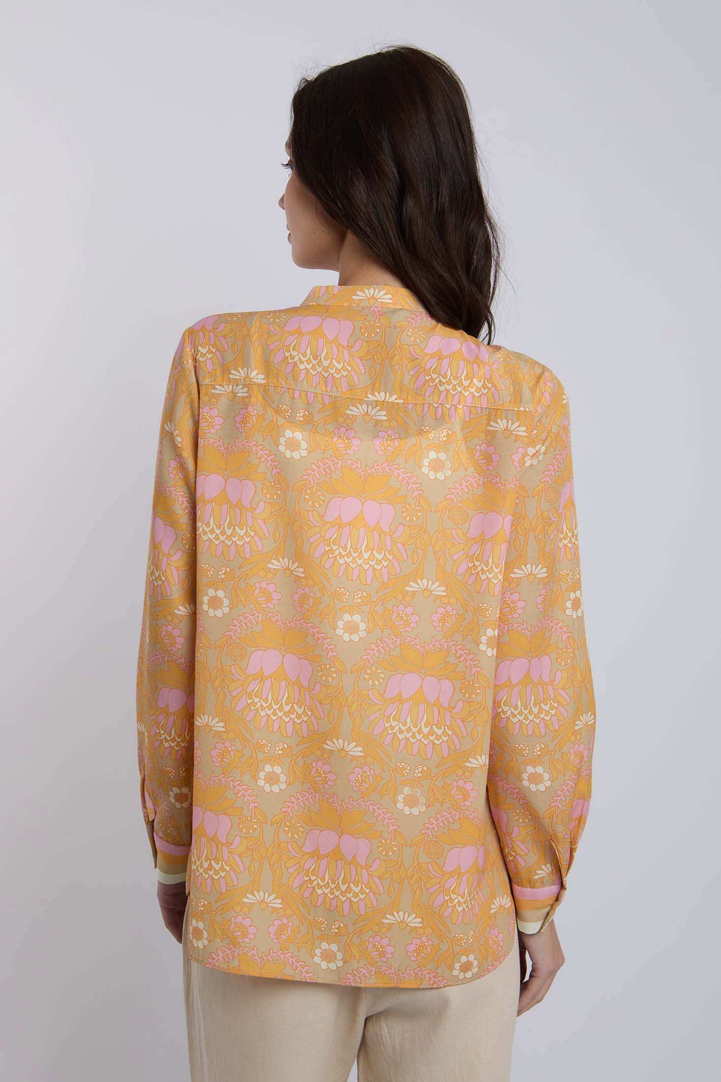 بلوزة نسائية عادية - سوداء