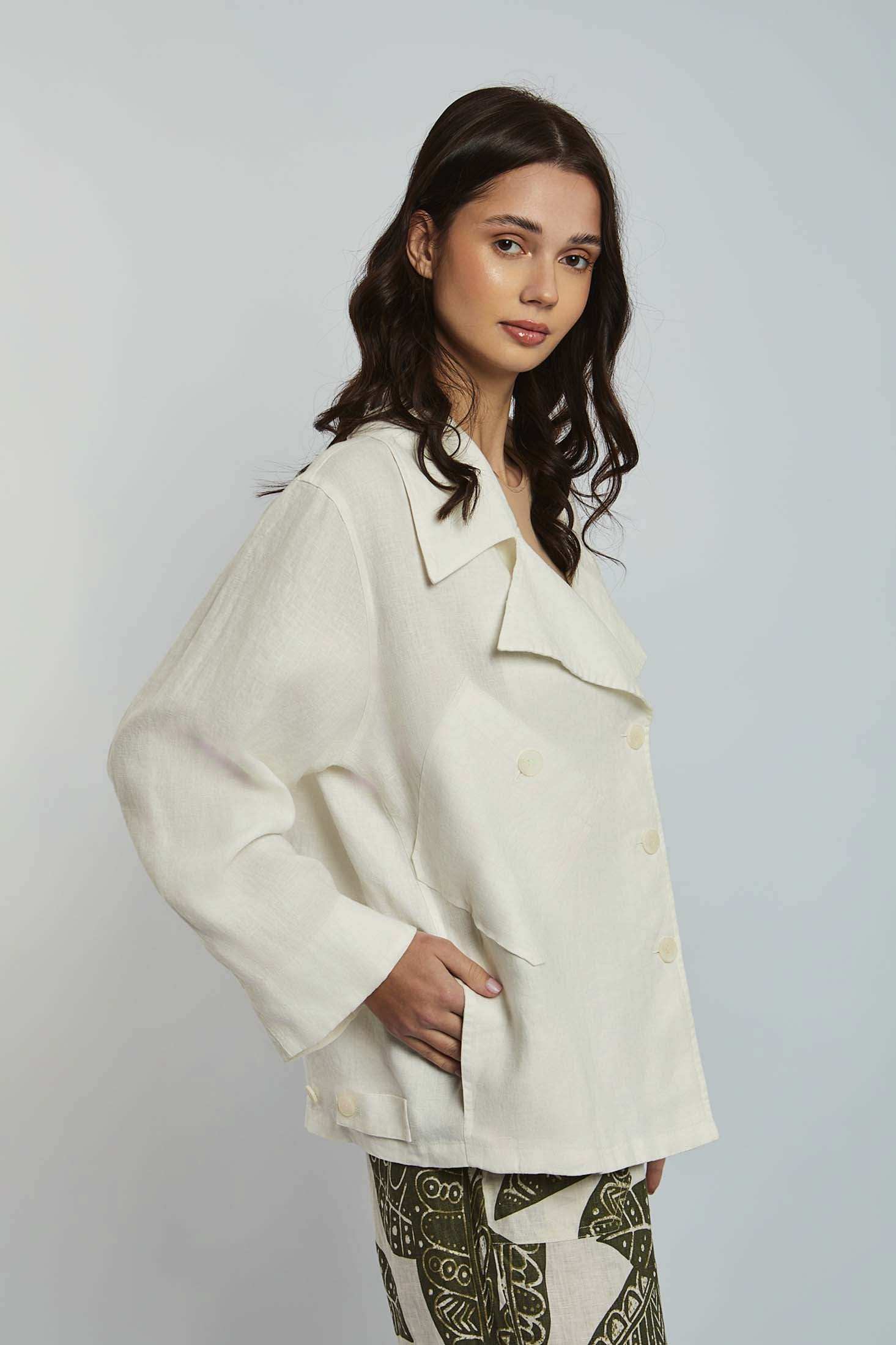 Woman wearing a Dalydress cream linen blazer and patterned trousers, modern casual style