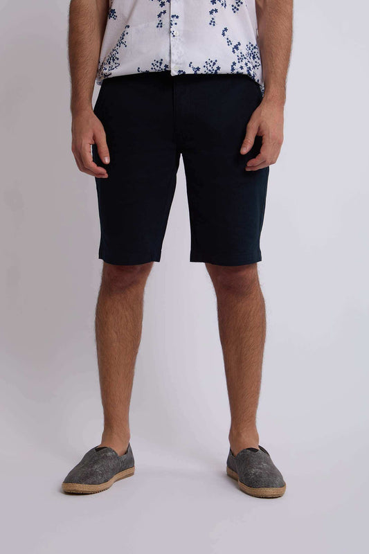 بنطال برمودا رجالي بقصة عادية - أزرق داكن