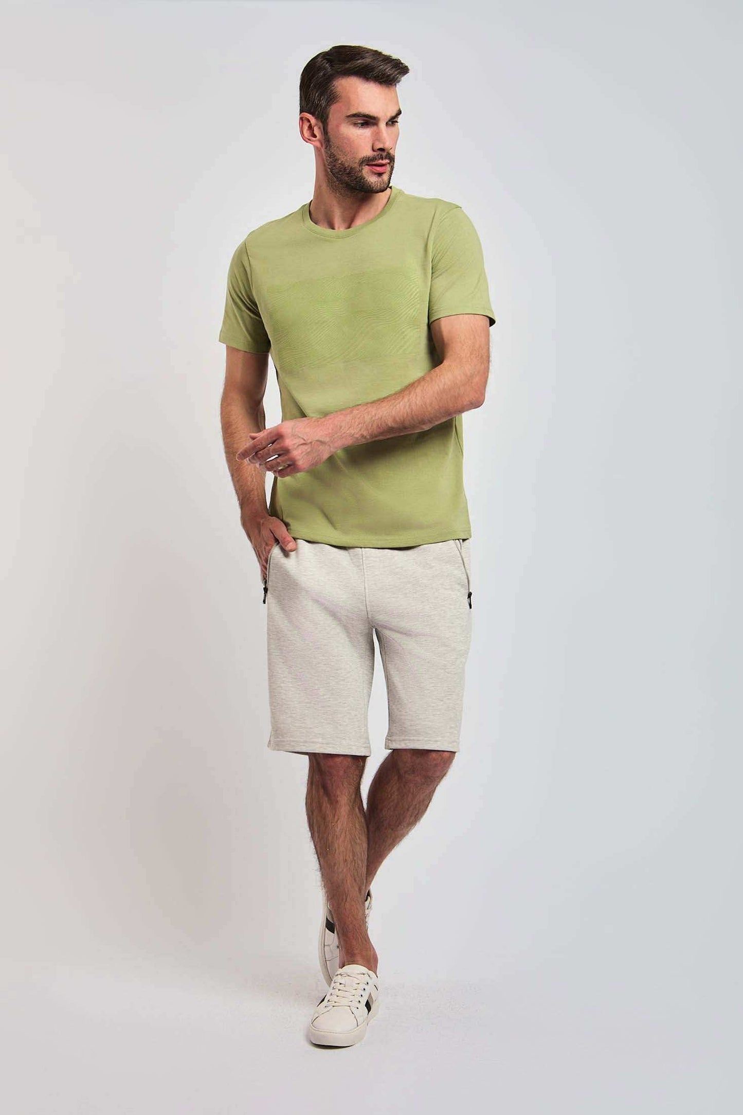 Dalydress casual men's outfit with light green t-shirt and beige shorts, white sneakers