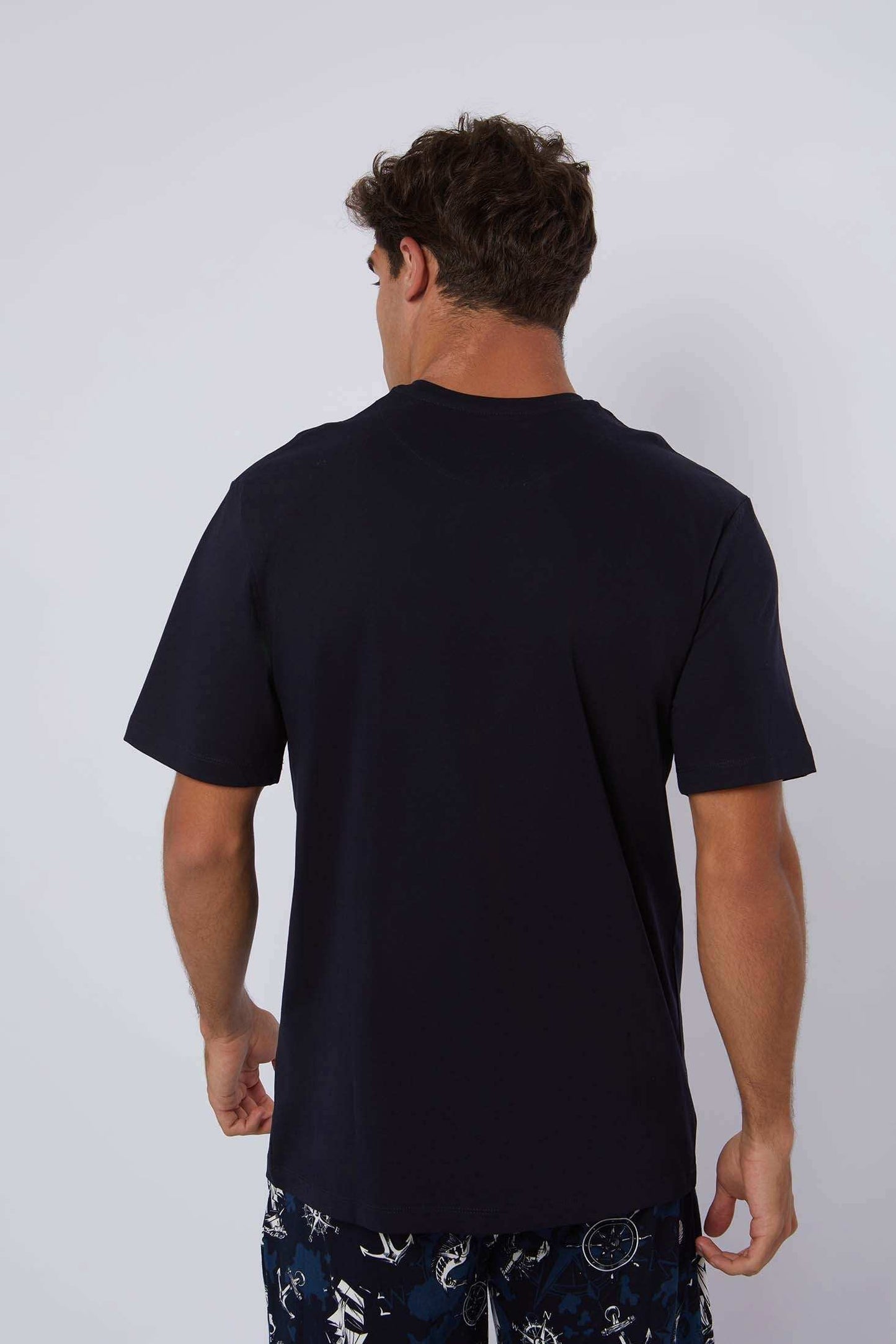 Dalydress men's plain black t-shirt back view with nautical print shorts