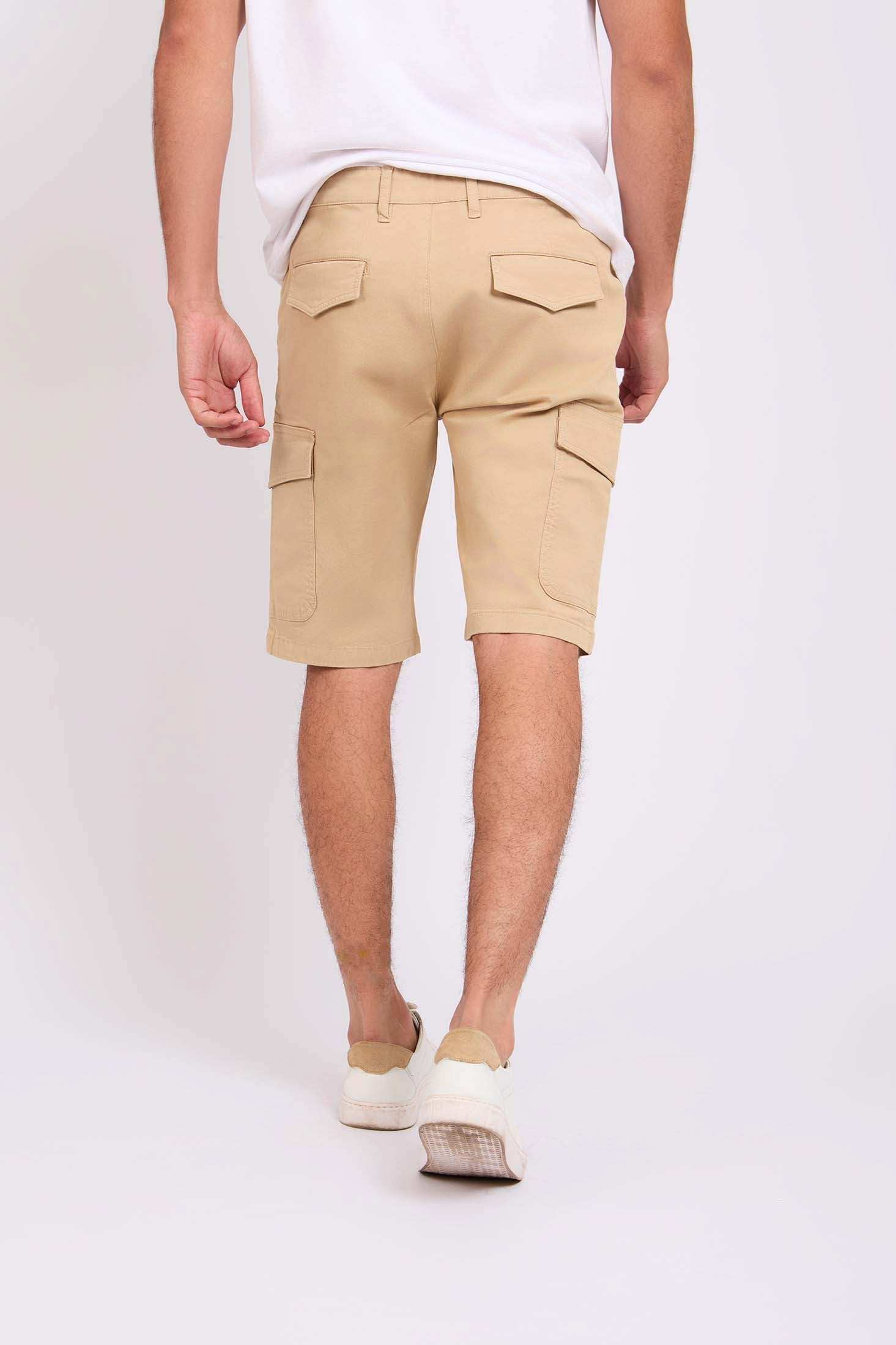 رجال عاديون في برمودا - البحرية