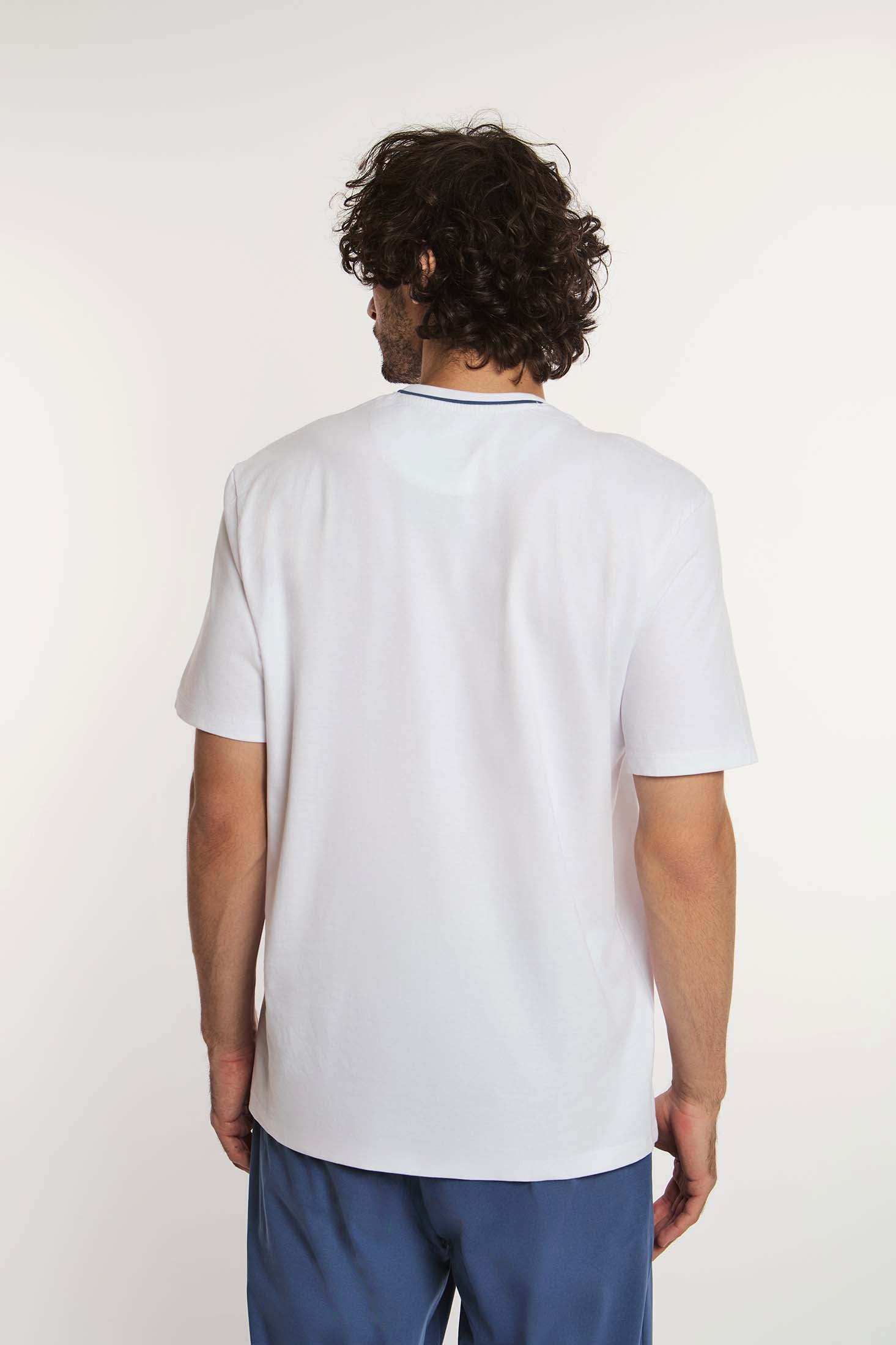 Dalydress men's fashion, man in white t-shirt and blue pants, back view, studio setting