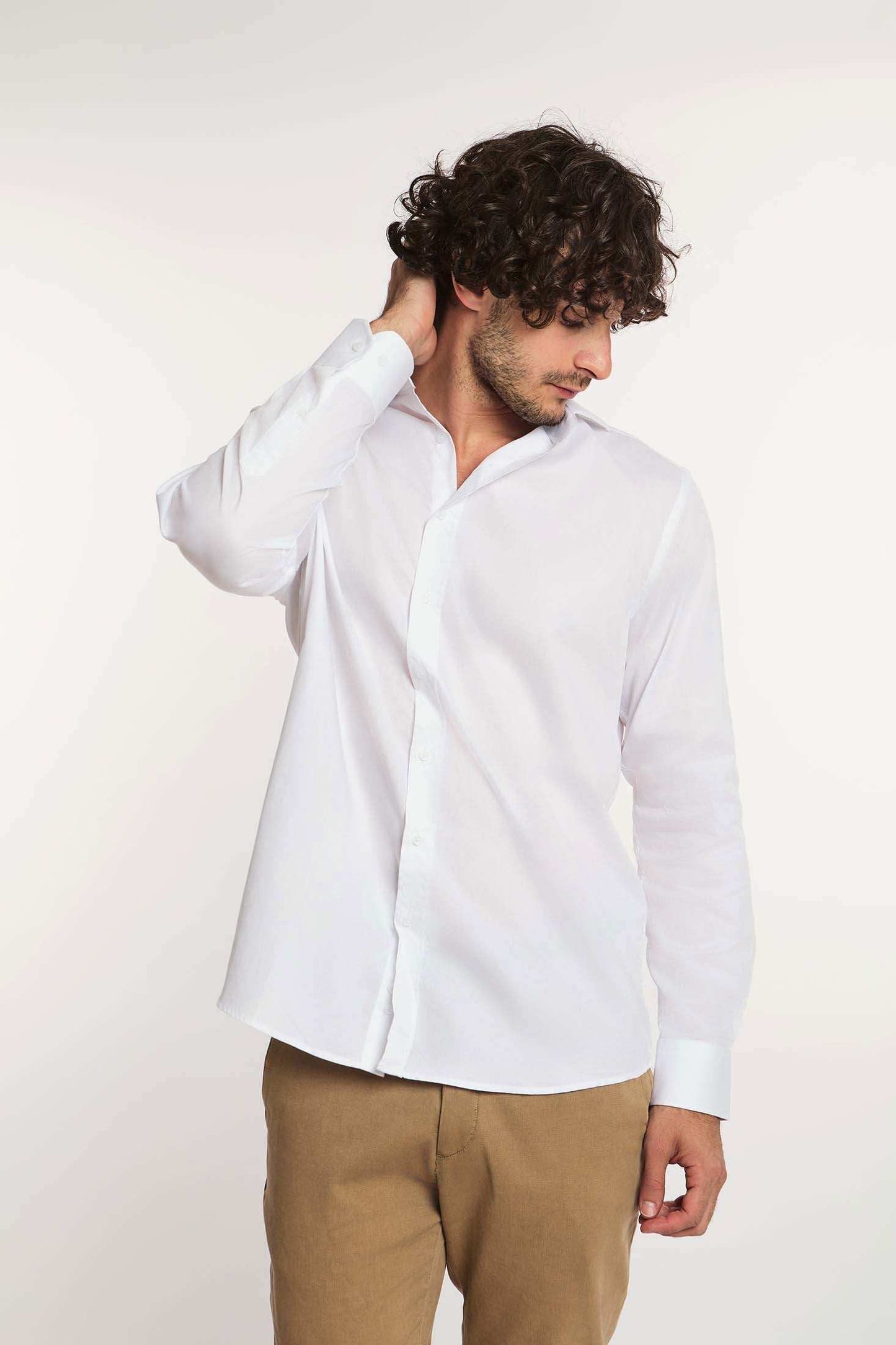 Dalydress men’s white button-down shirt with beige pants, casual modern fashion