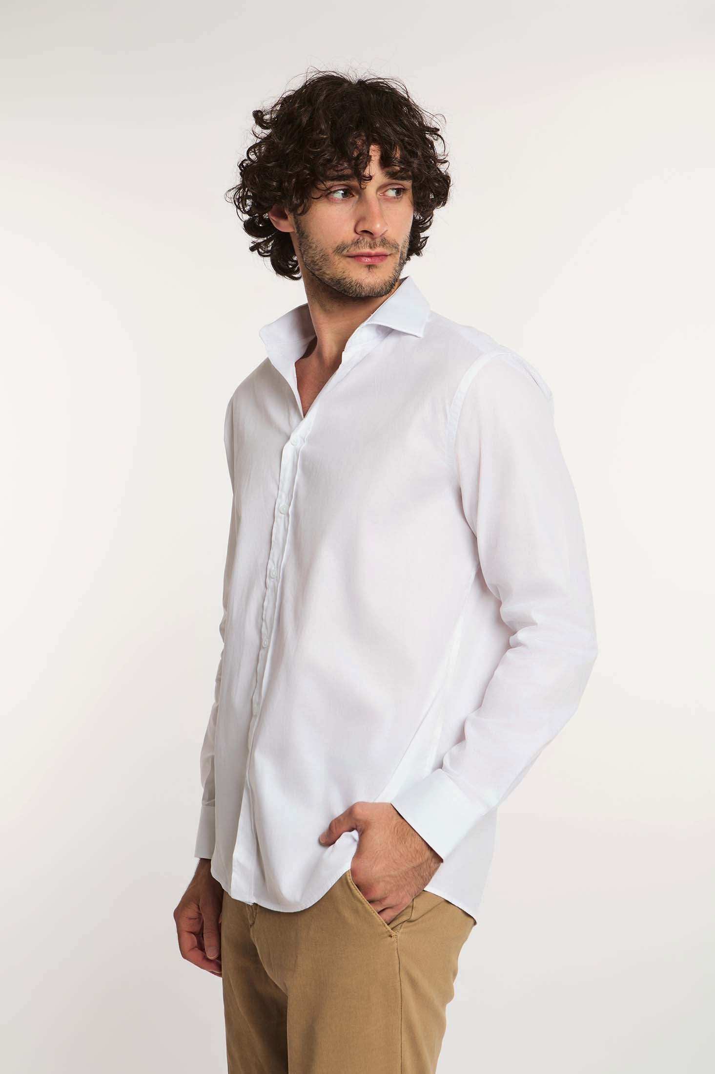 Dalydress men’s casual white shirt with beige pants, modern Egyptian fashion