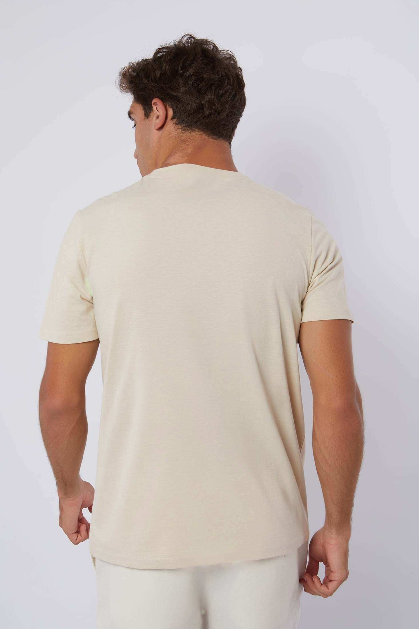 تي شيرت رجالي بقصة عادية - بني