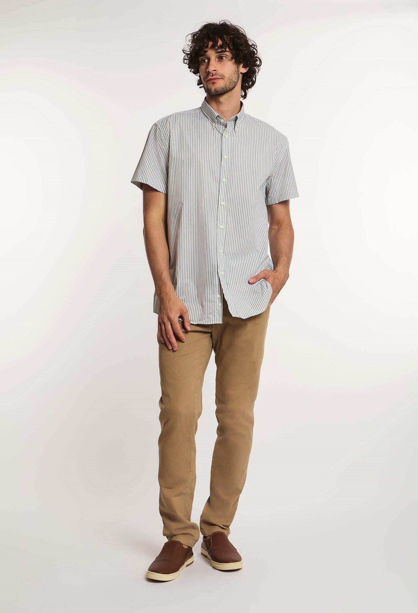 Dalydress men’s casual outfit with short sleeve striped shirt and beige pants
