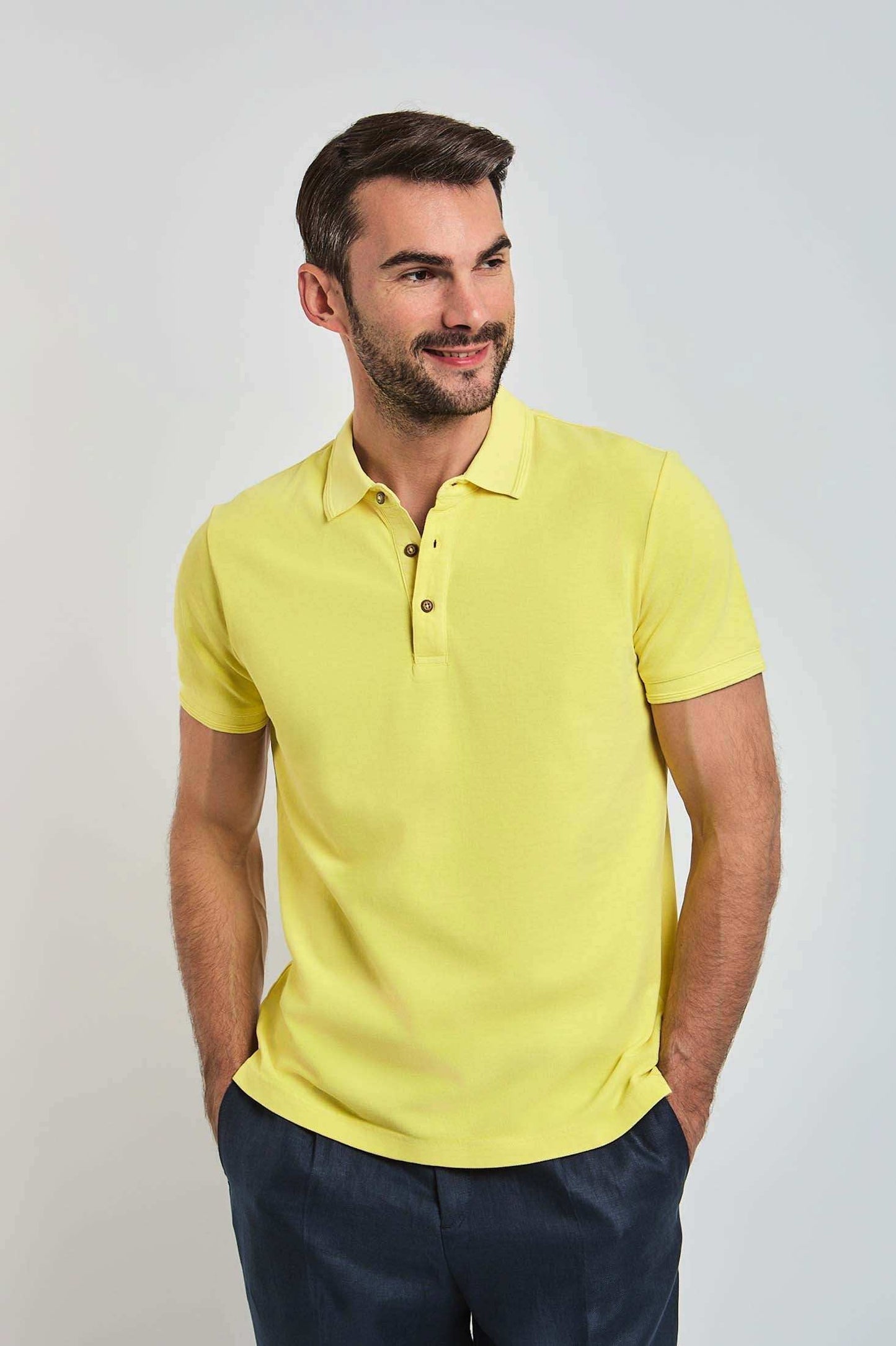 قميص بولو رجالي بقصّة عادية - أصفر