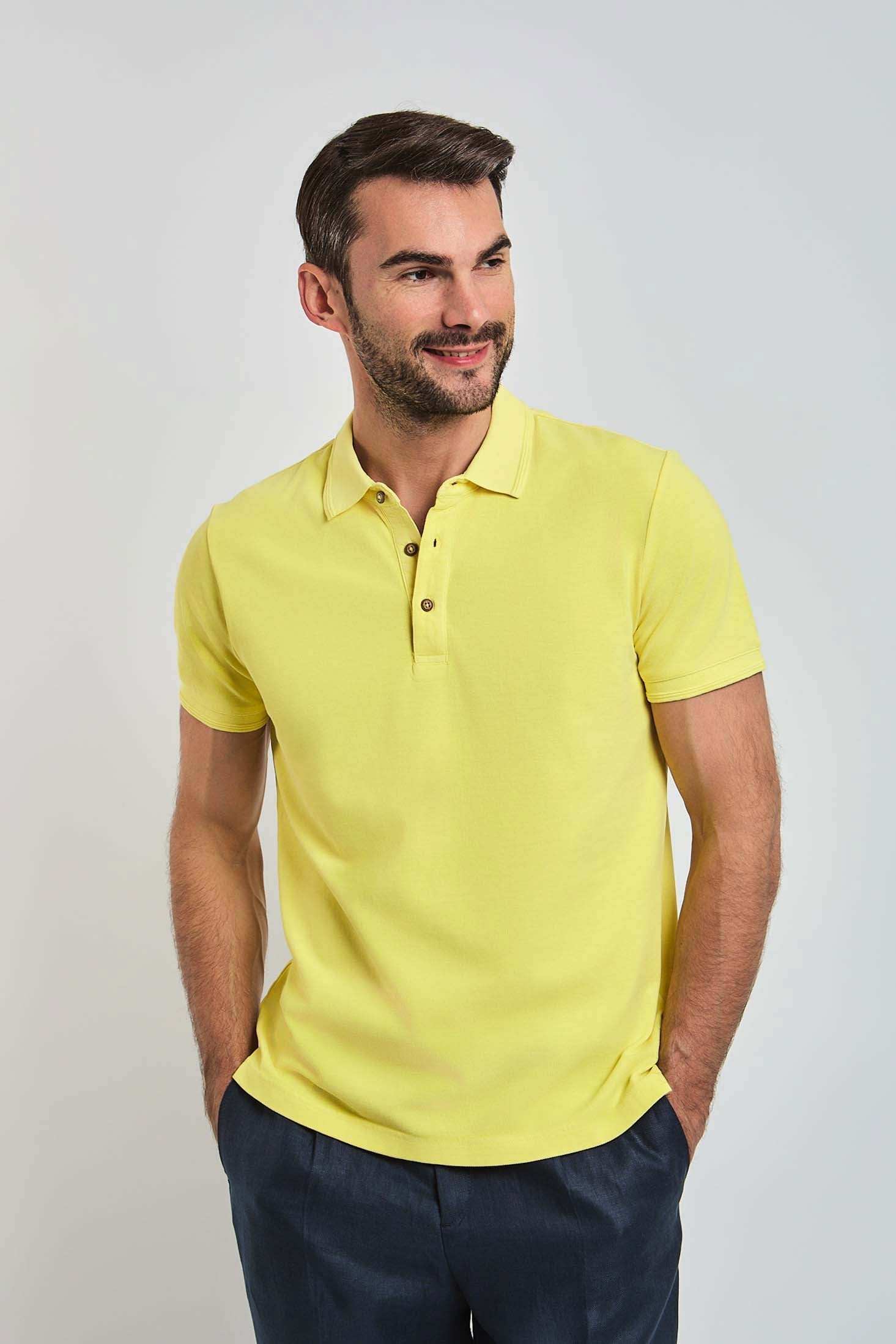 قميص بولو رجالي بقصّة عادية - أصفر