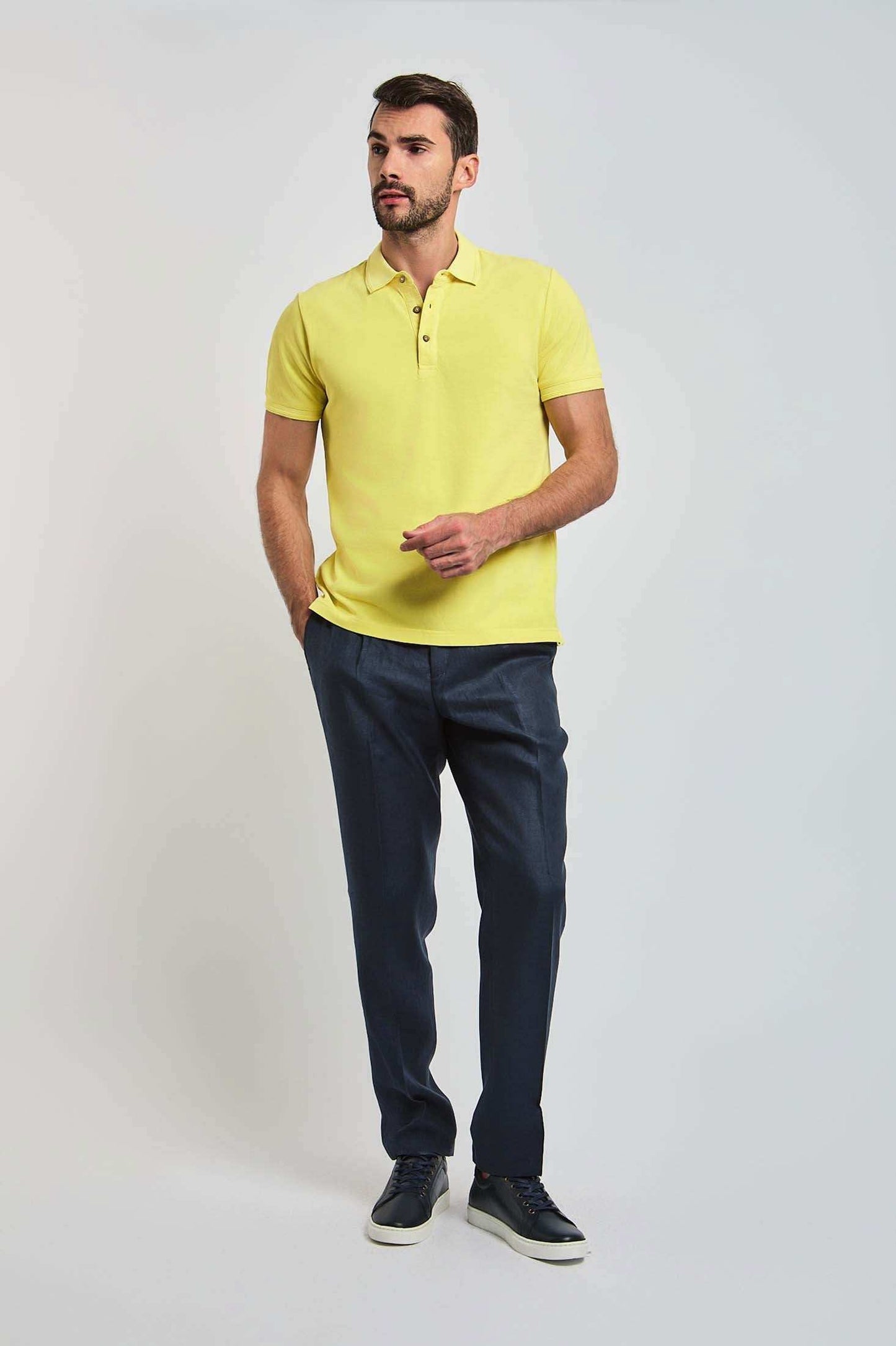 قميص بولو رجالي بقصّة عادية - أصفر