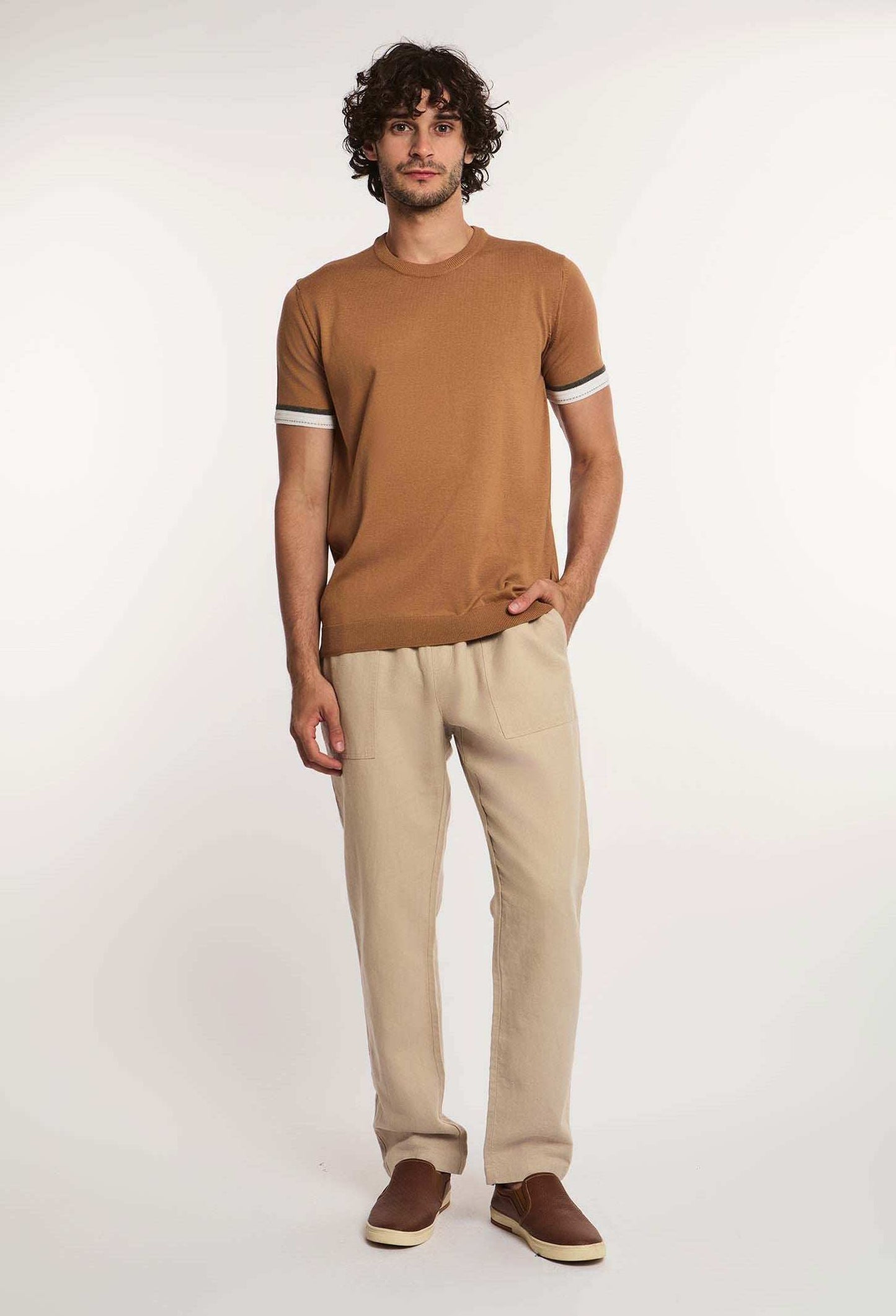 Dalydress men's casual outfit with camel knit short-sleeve shirt and beige trousers
