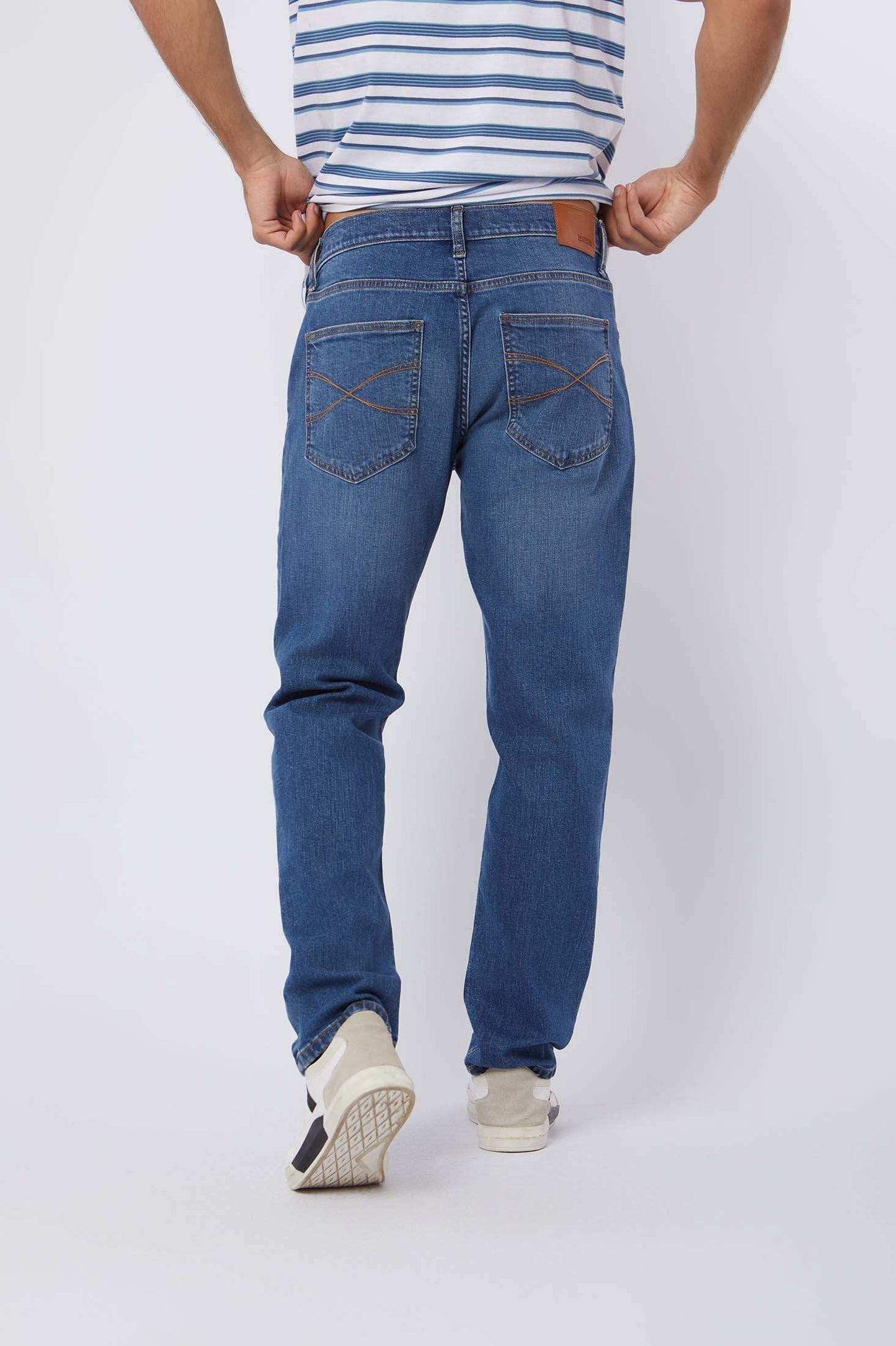 Dalydress men's blue jeans with back pockets, striped shirt, and white sneakers