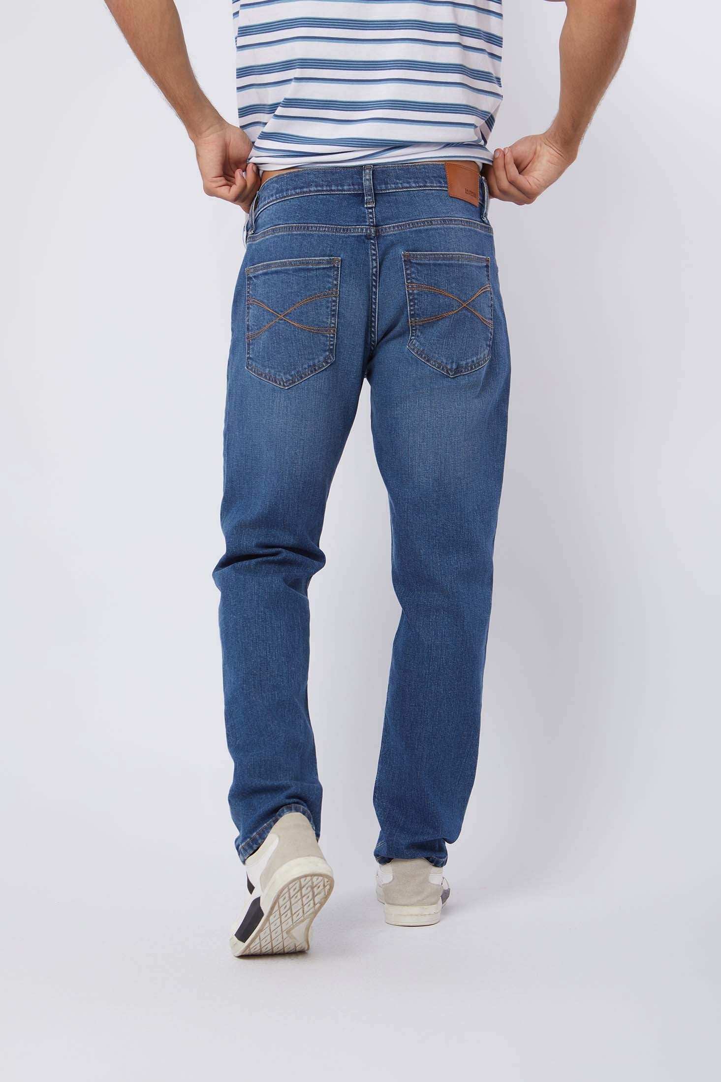 Dalydress men's blue jeans with back pockets, striped shirt, and white sneakers