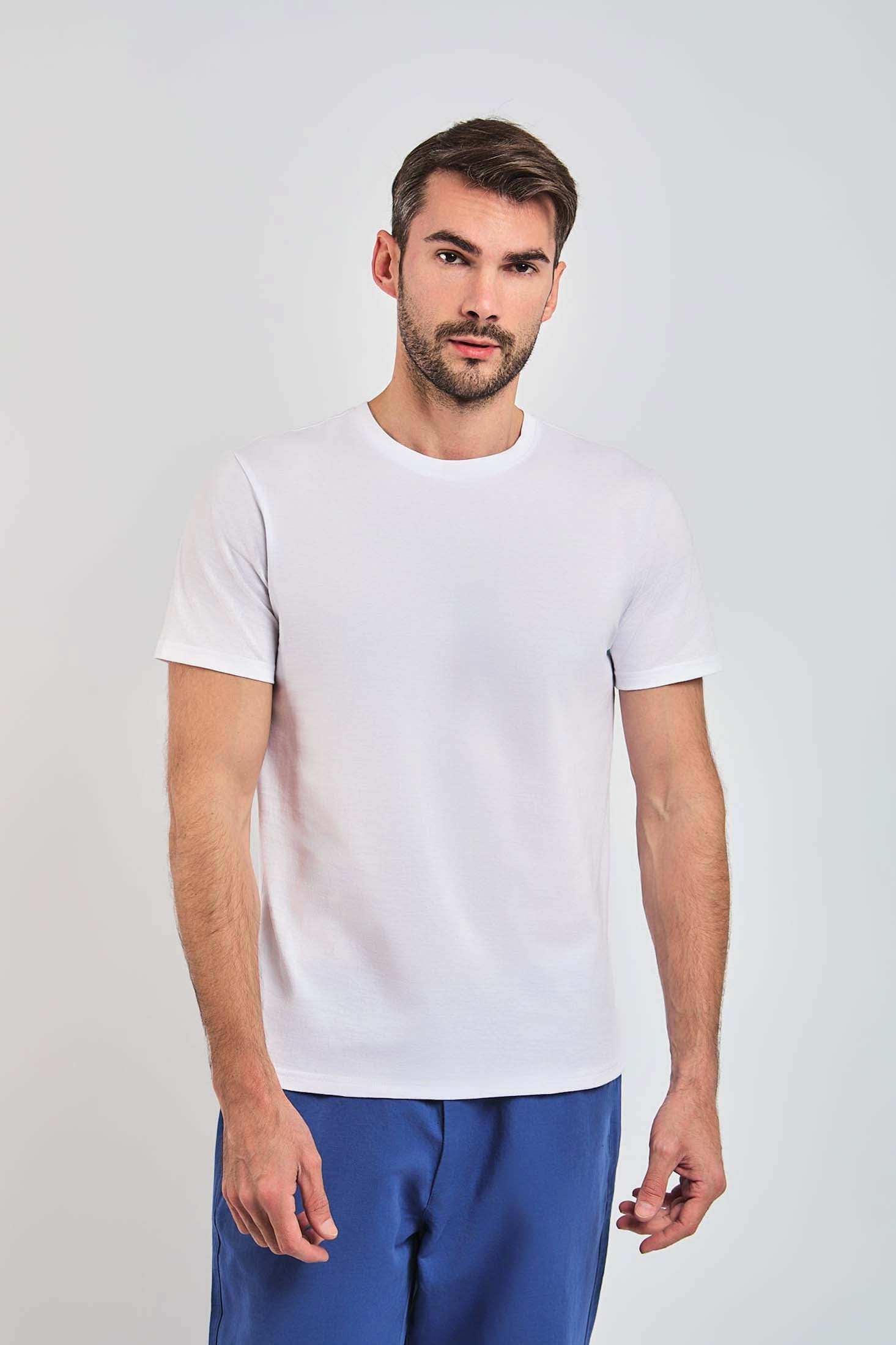Dalydress men's white t-shirt with short sleeves, paired with blue pants, studio background