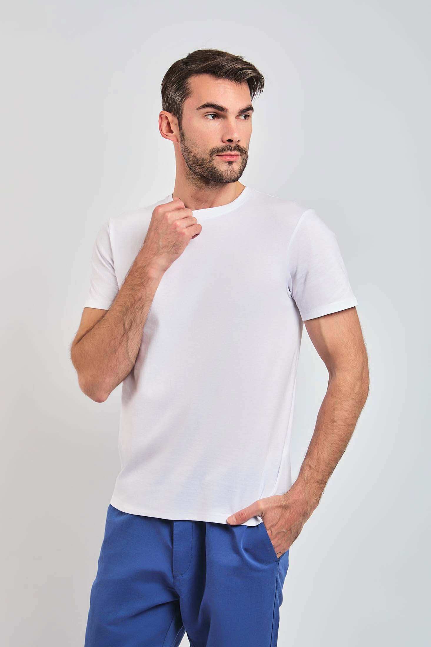 Dalydress men's casual white t-shirt with blue pants, model posing against plain background