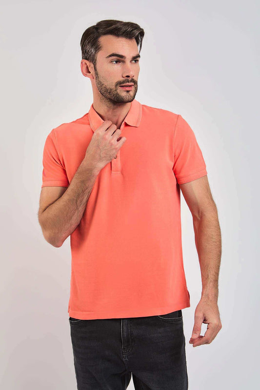 قميص بولو رجالي بقصّة عادية - وردي