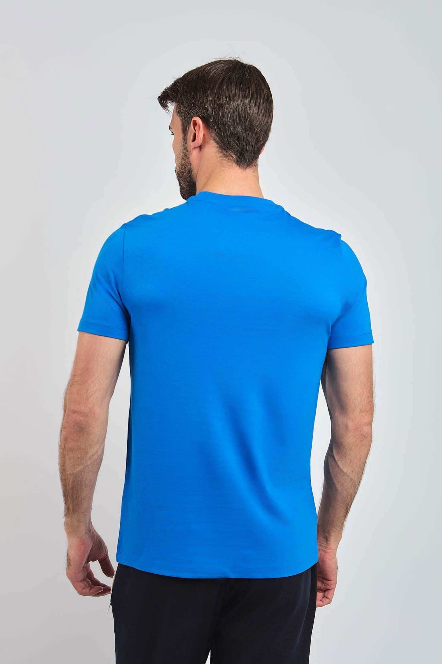 تي شيرت رجالي بقصّة عادية - أزرق