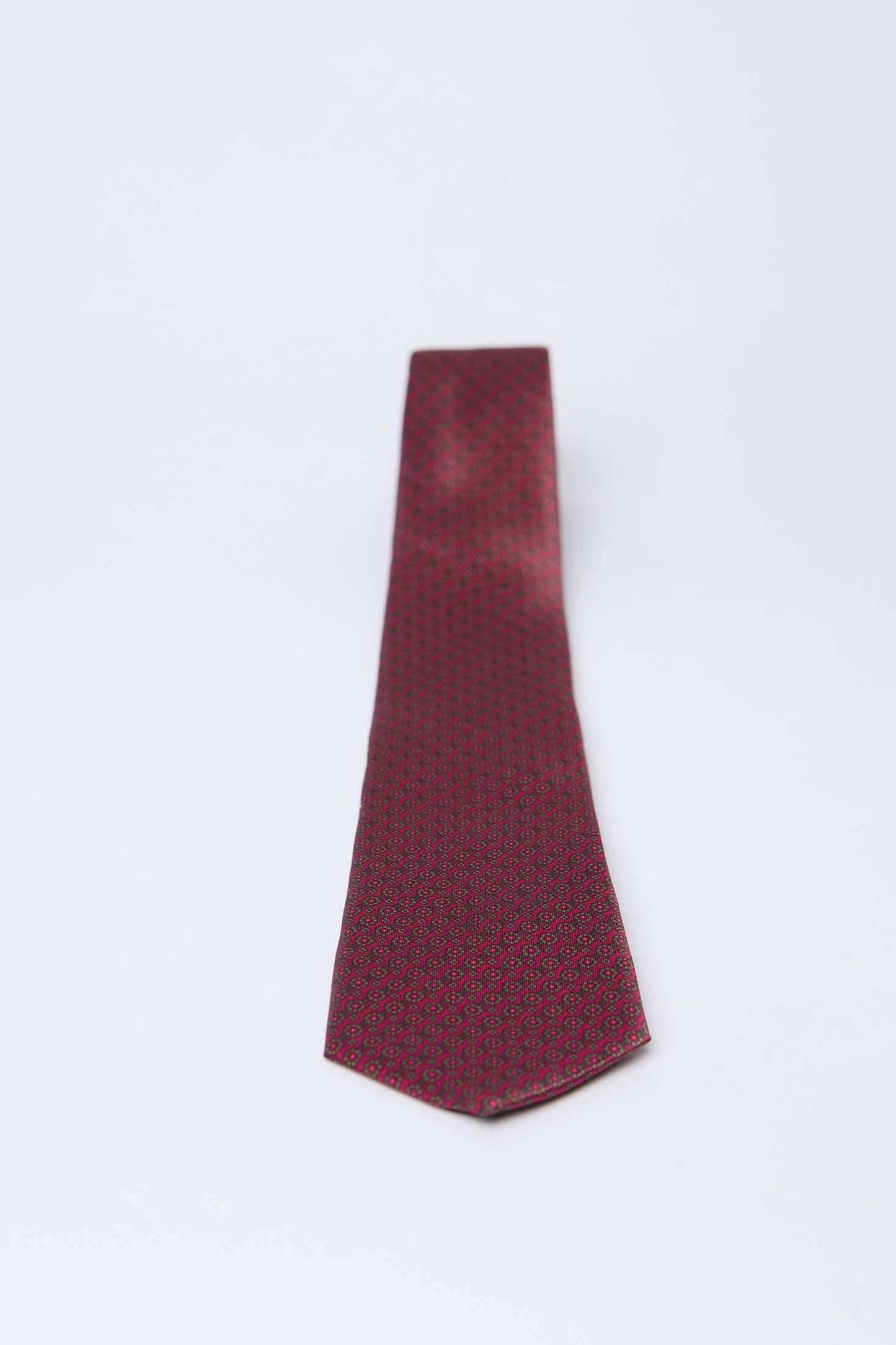 Dalydress men's red patterned necktie on white background, Egyptian fashion accessory