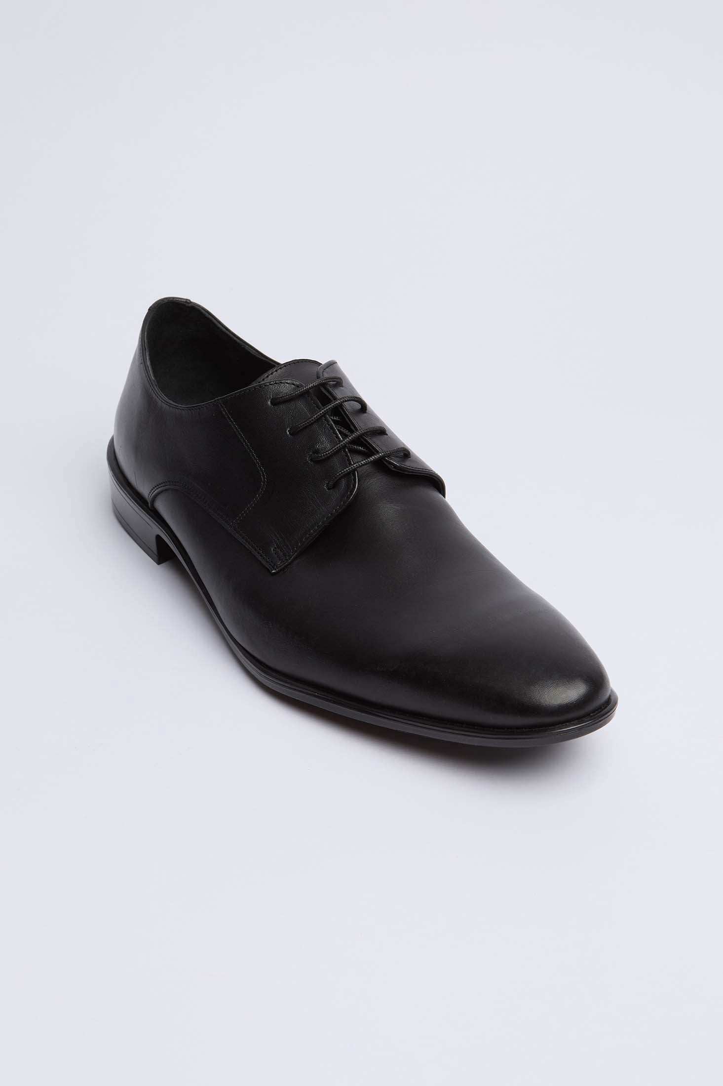 Dalydress men's black leather dress shoe with laces on white background