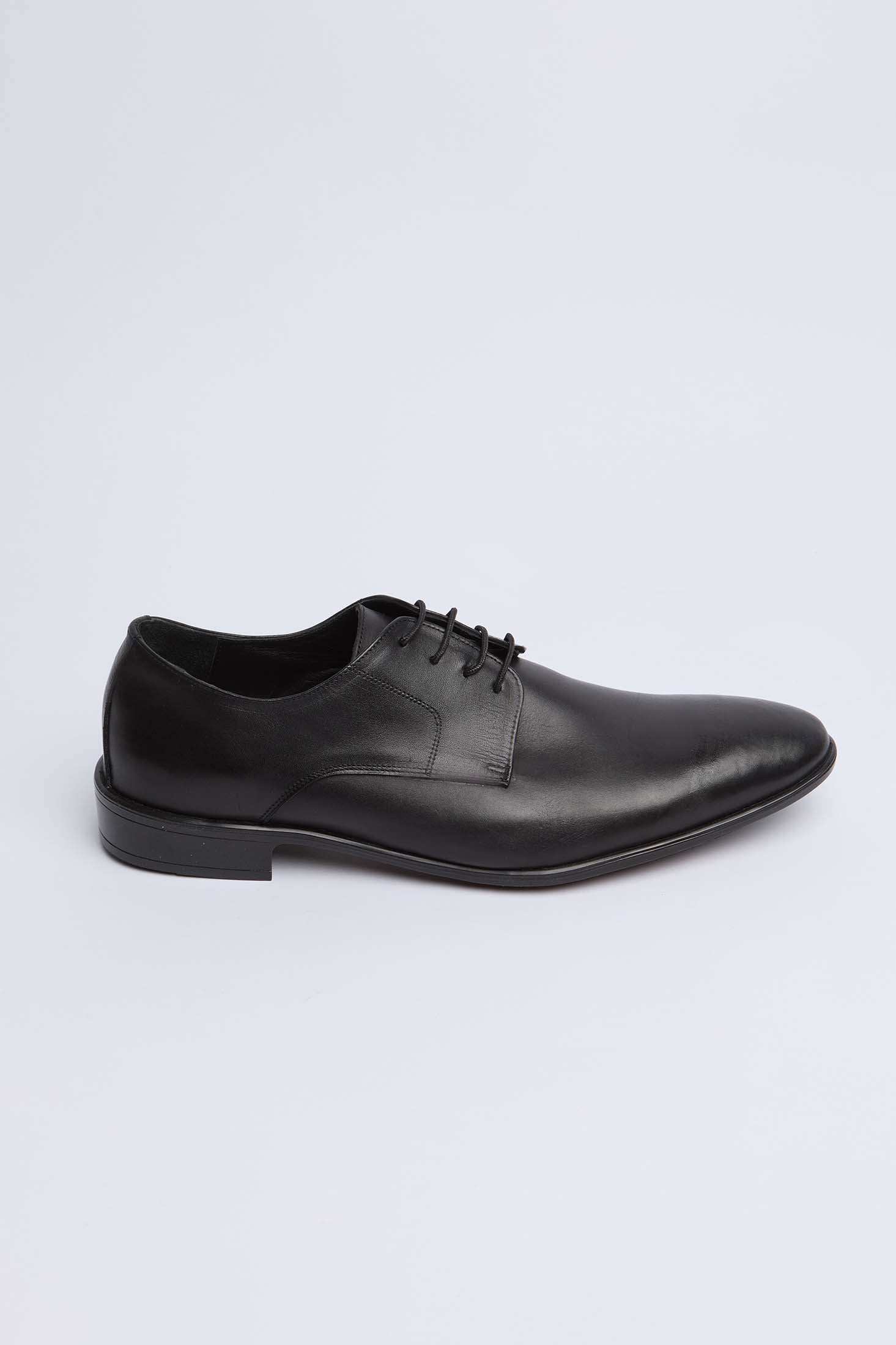 Dalydress men's black leather dress shoe with laces on white background