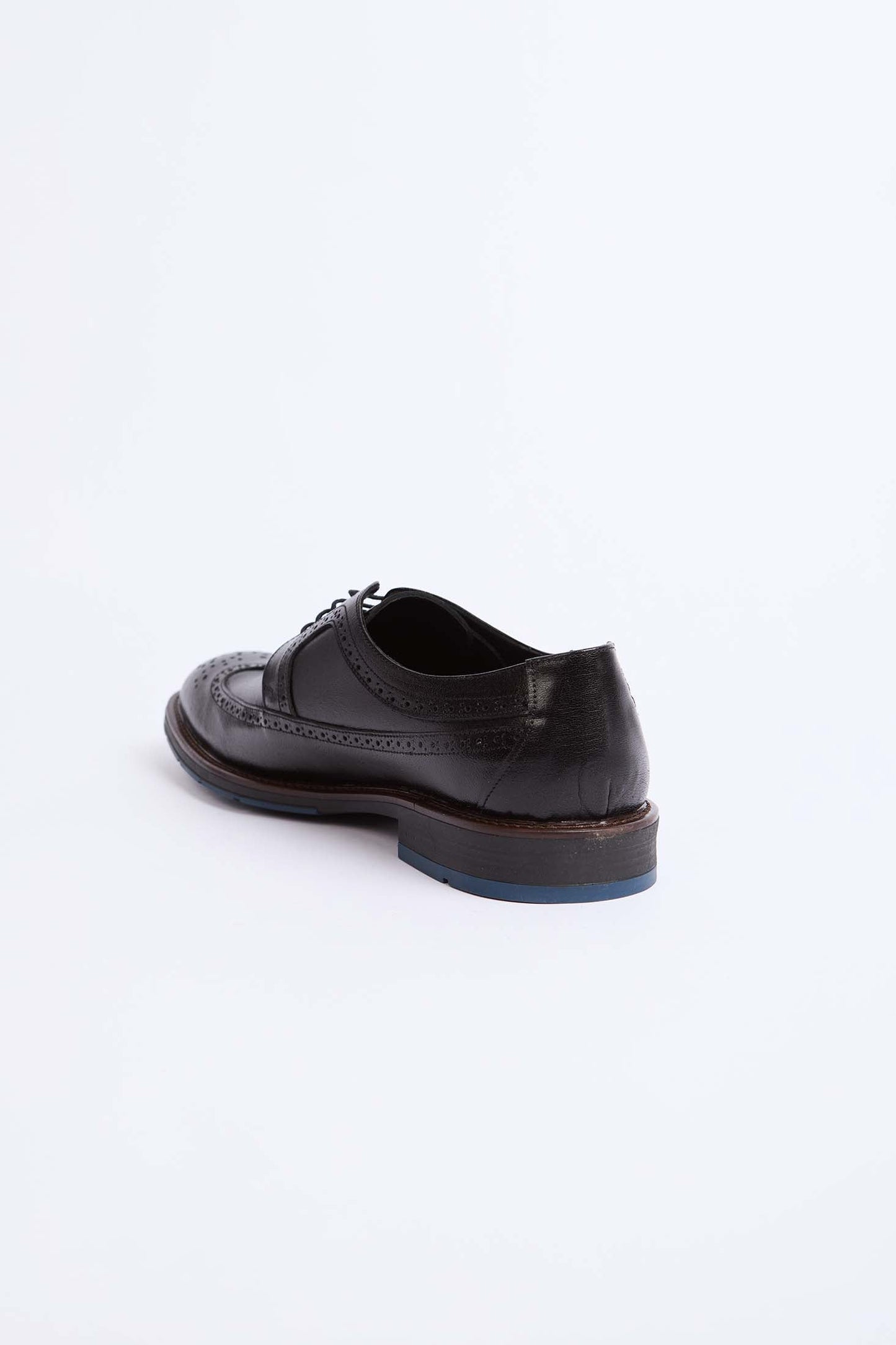 أحذية الرجال الأسود