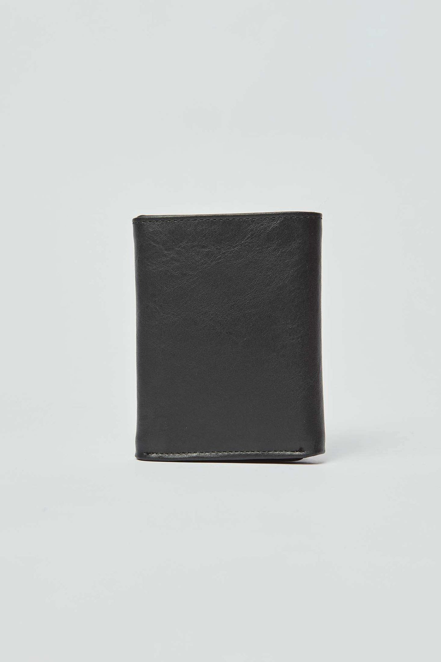 Dalydress classic black leather wallet for men, minimalist style, product on white background