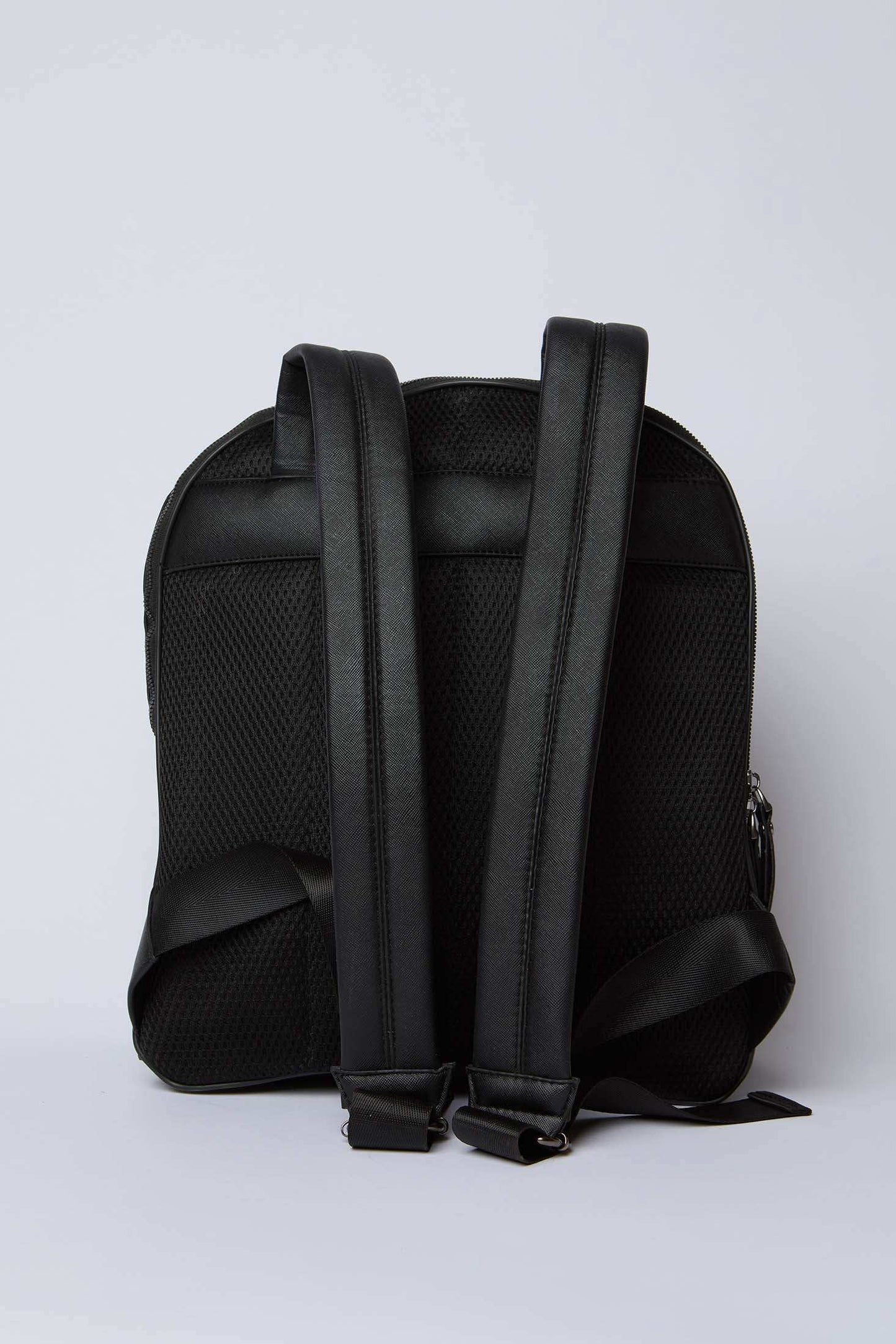 Dalydress black backpack with padded straps and mesh back, minimalist unisex design