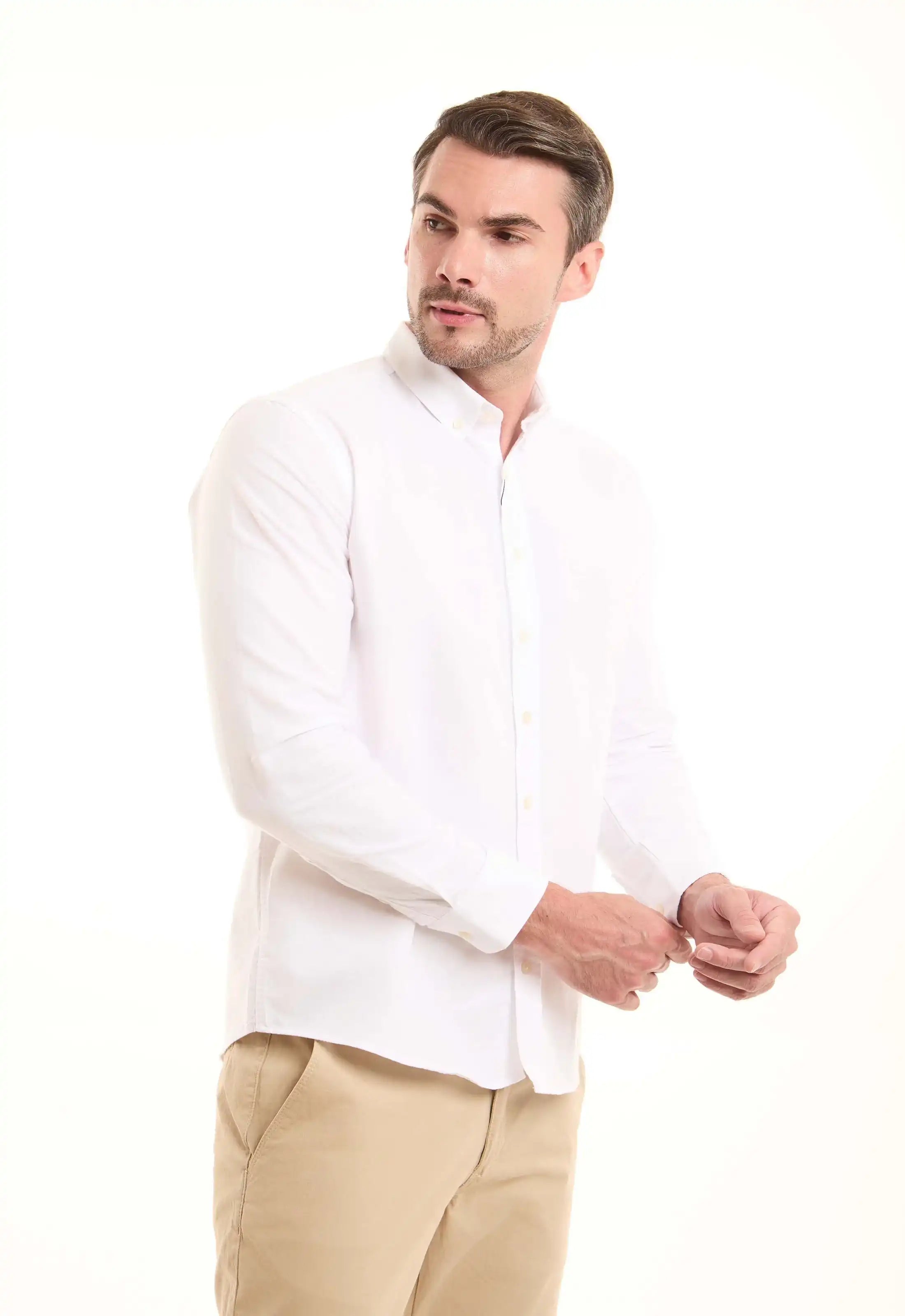 قميص سادة بأكمام طويلة وأزرار