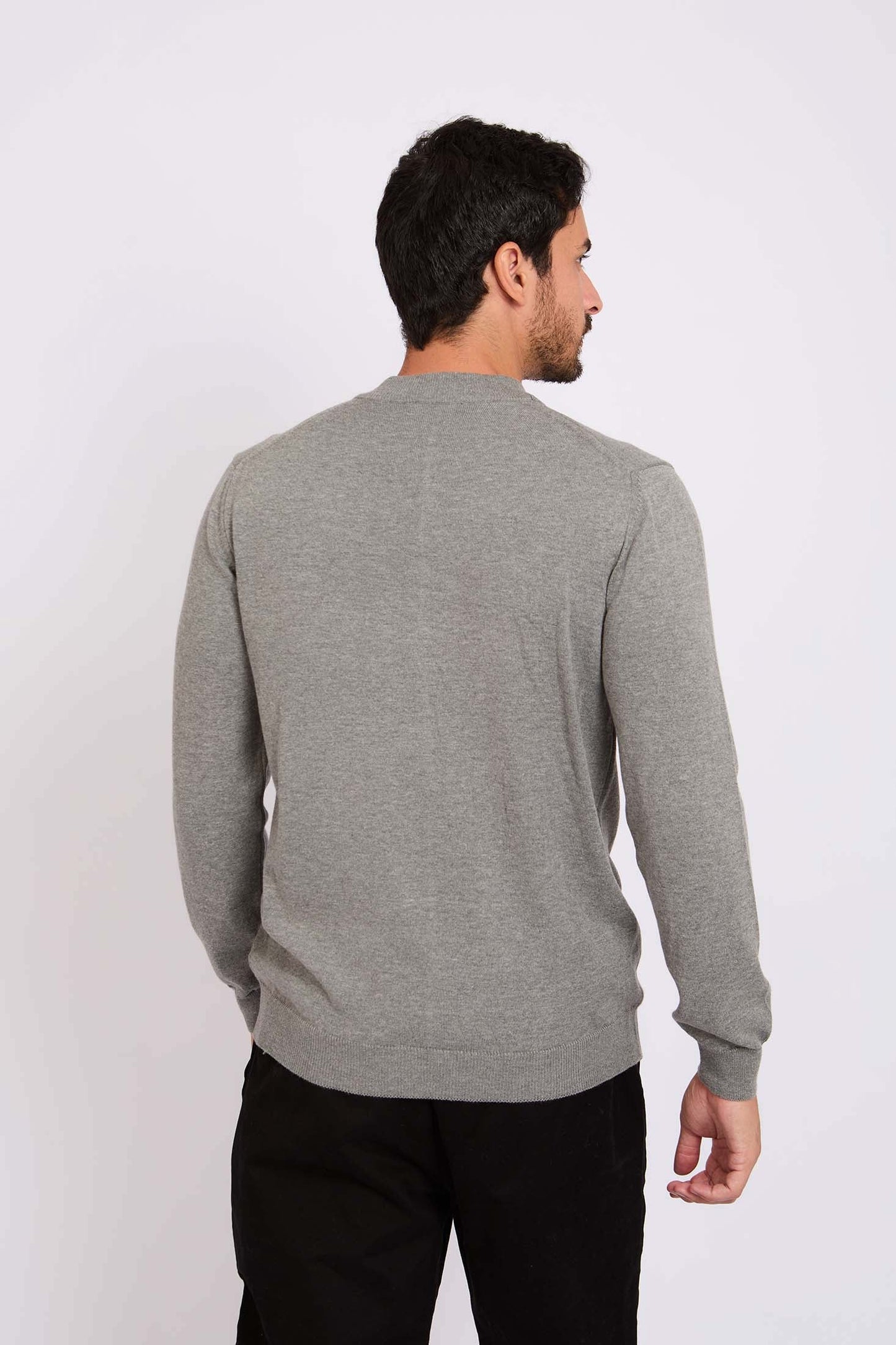 بلوفر سادة سهل الارتداء برقبة عالية