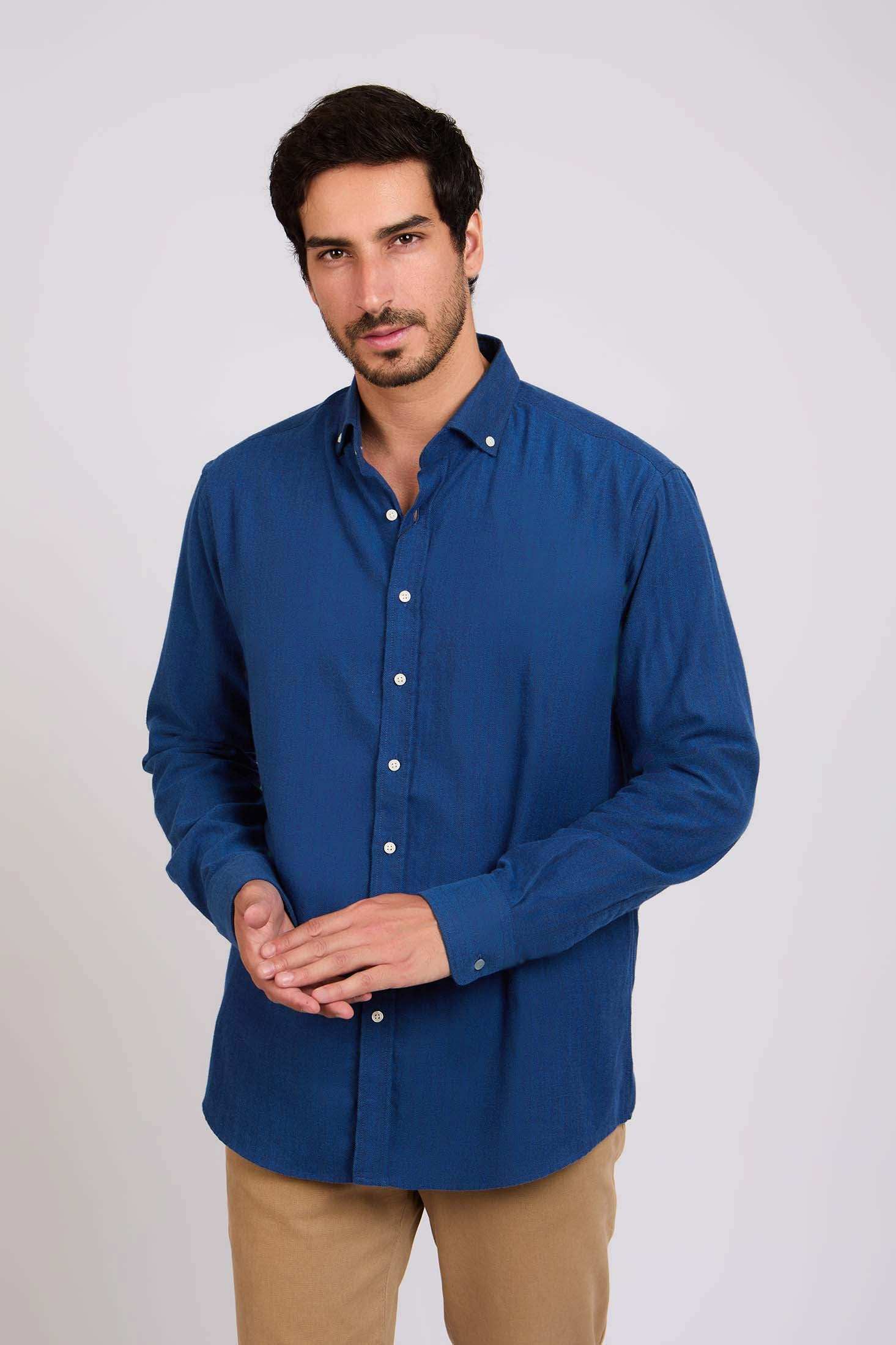 قميص رجالي عادي باللون الأخضر باللون الأخضر