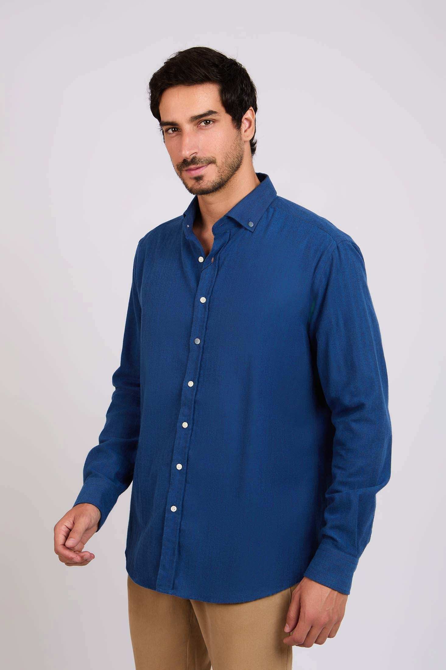 قميص رجالي عادي باللون الأخضر باللون الأخضر